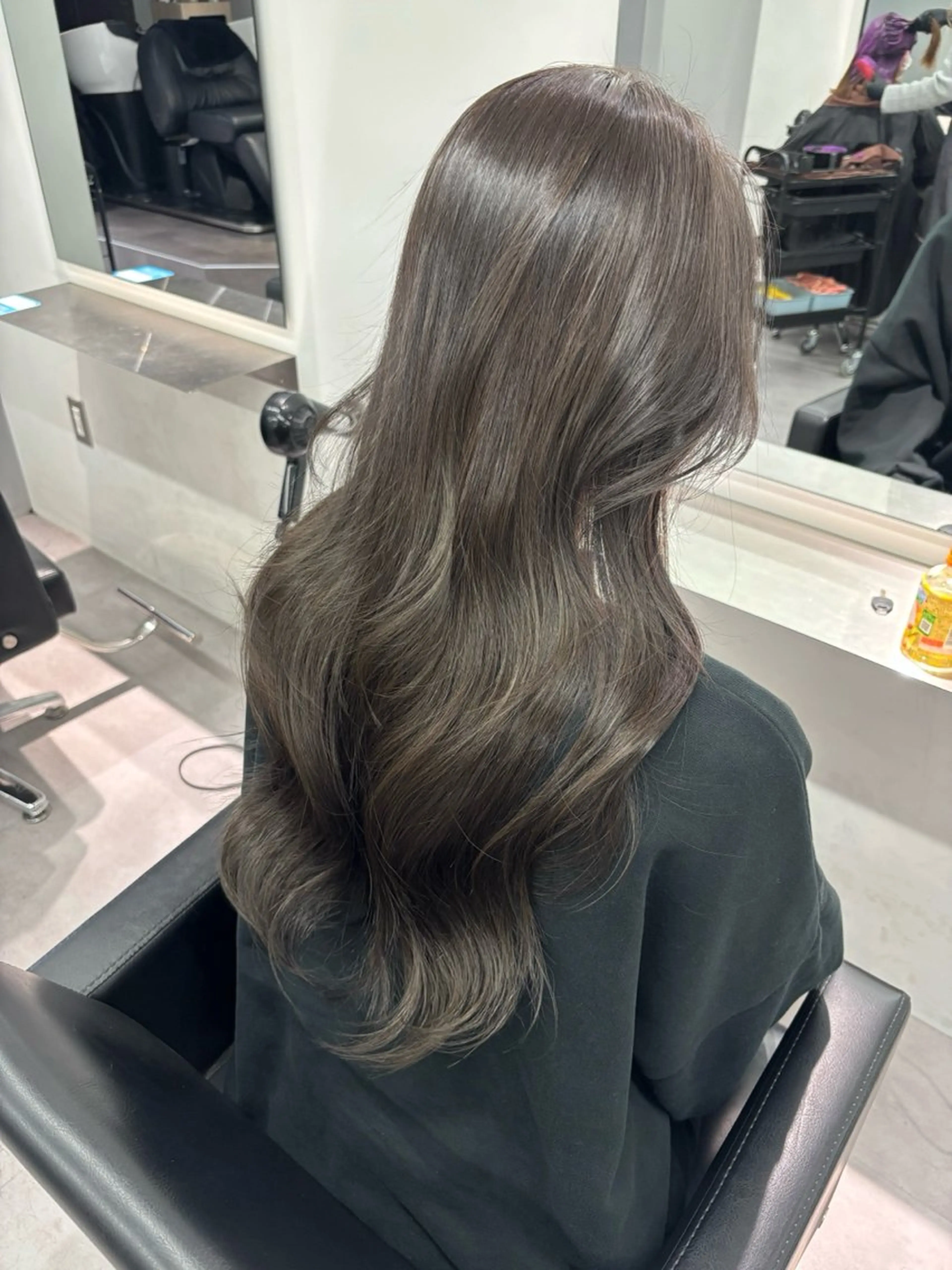 ロング カラー ベージュカラー ブリーチ 透明感カラー グレージュ ハイライトカラー カット ヘアカラー トリートメント 松井那津子 /ハイライトブリーチのヘアスタイル