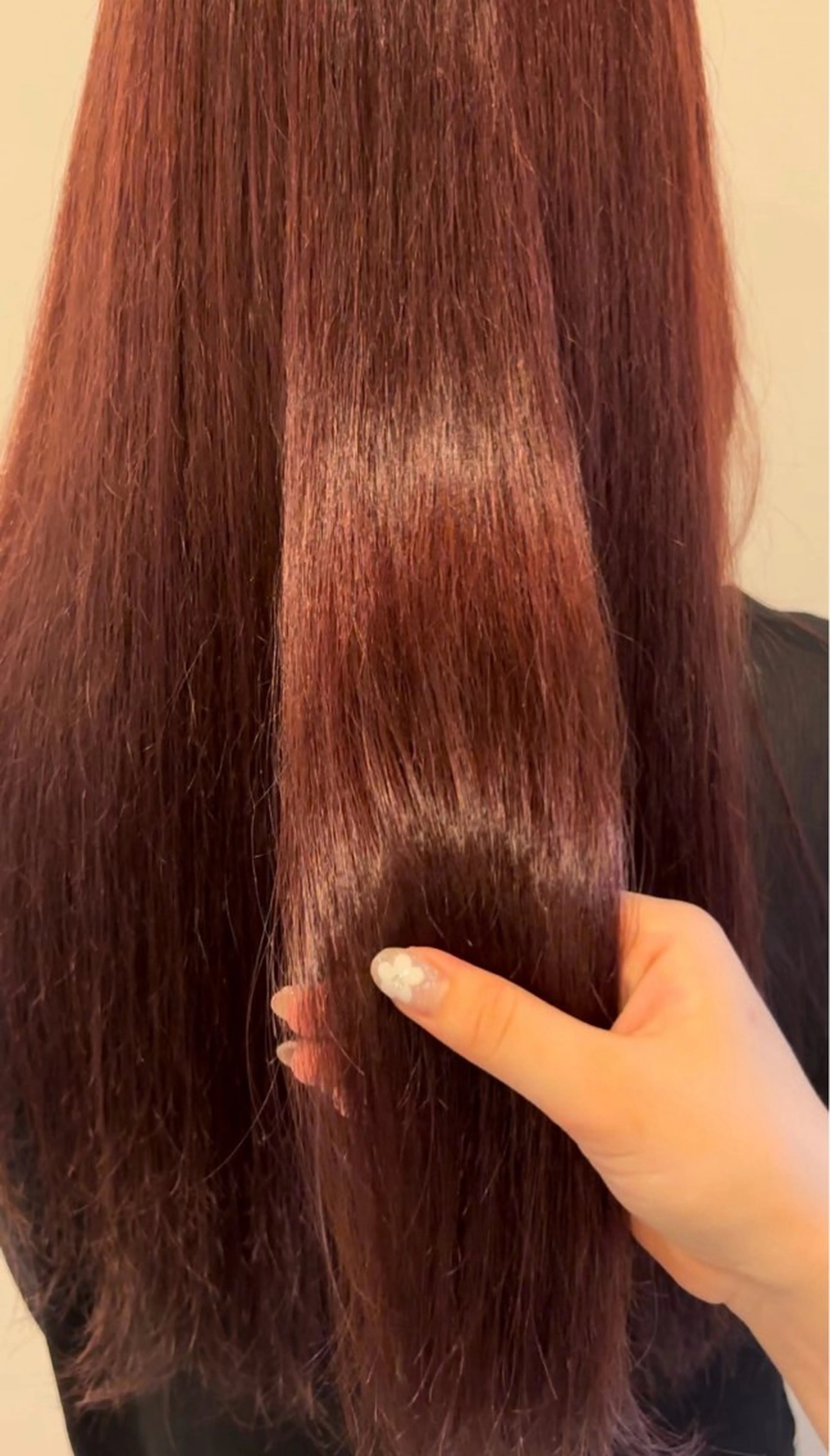 カラー 伴 星来のヘアスタイル