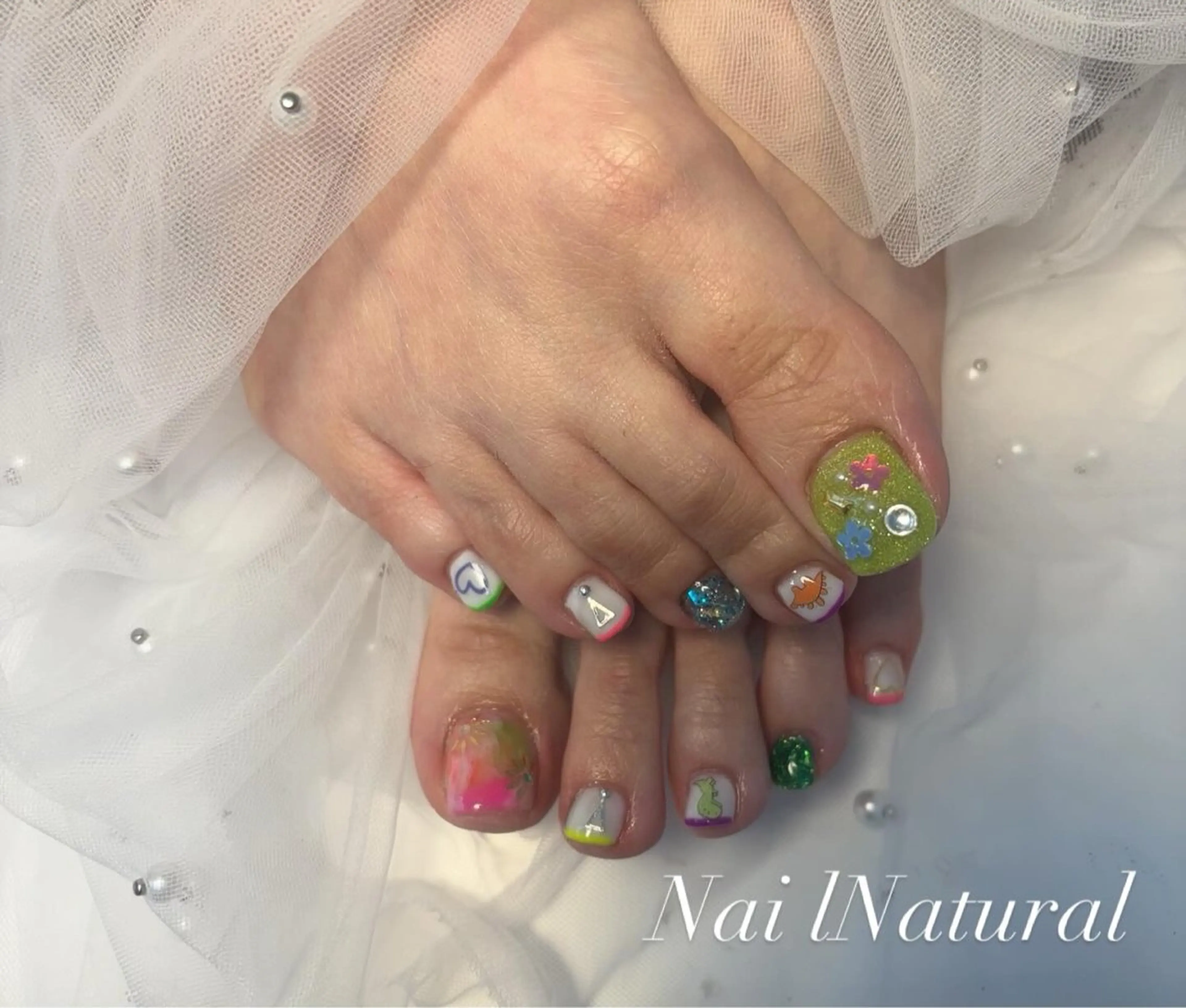 ネイル フラッシュネイル フットネイル フレンチネイル ジェルネイル ガラスフレンチ フットネイル Nail salon Natulalのネイルデザイン