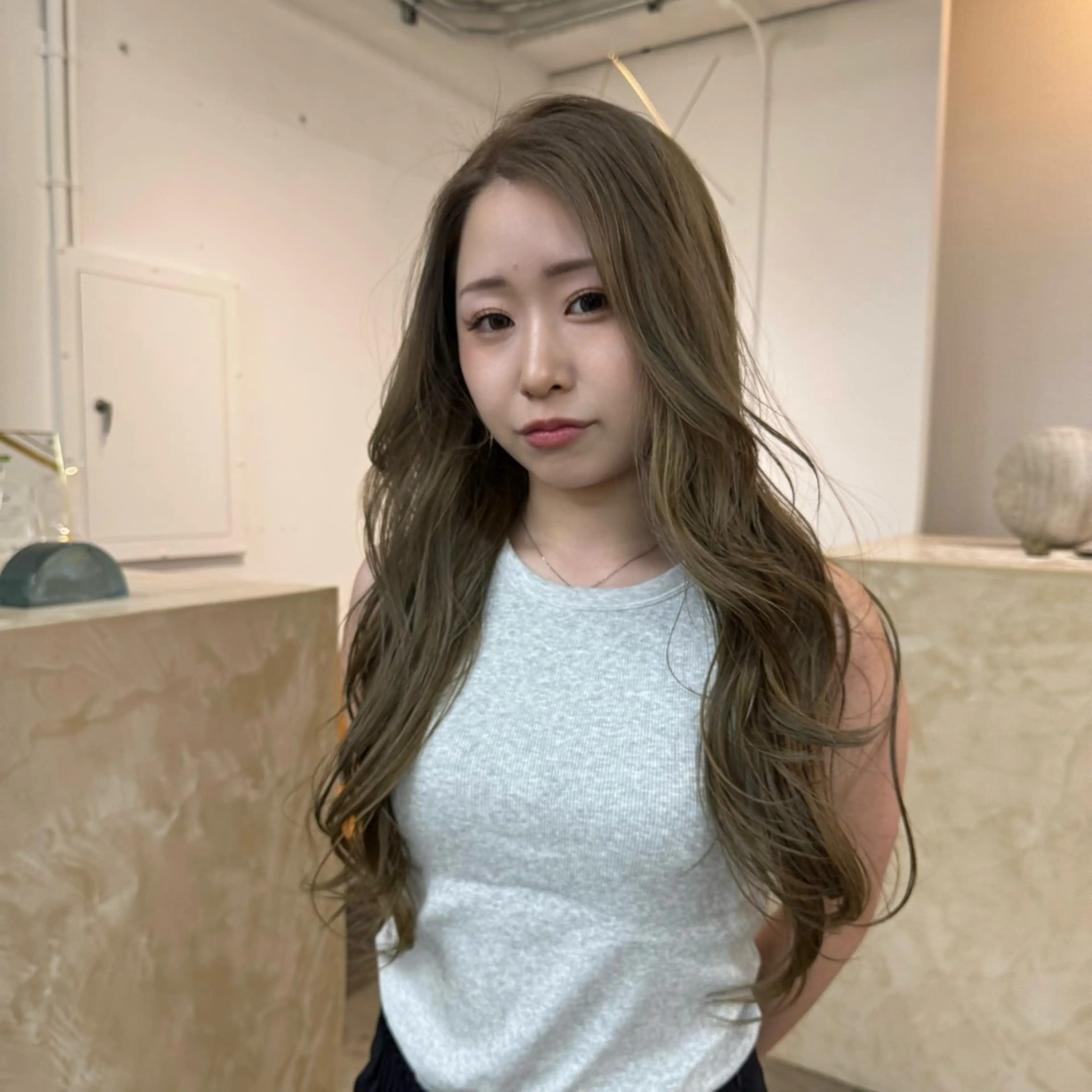 ロング カラー ベージュカラー ブリーチ ダブルカラー ブリーチなしカラー オリーブベージュ ヘアカラー 清水愛果/オリーブ カラー/透明感カラーのヘアスタイル