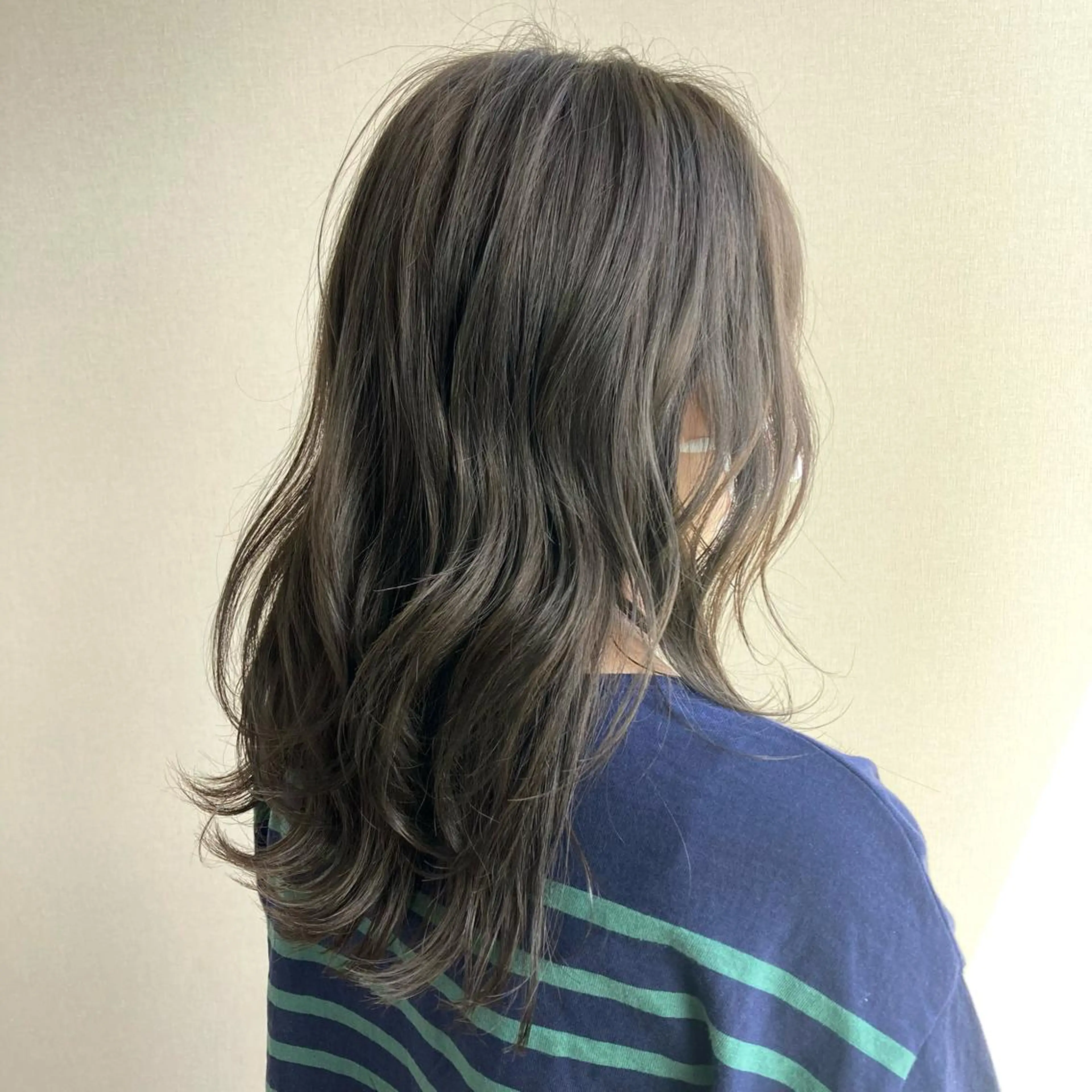 セミロング カラー ベージュカラー オリーブベージュ 砂川朱音⌇鶴見区横堤 ⌇抜け感ヘア⌇韓国風のヘアスタイル