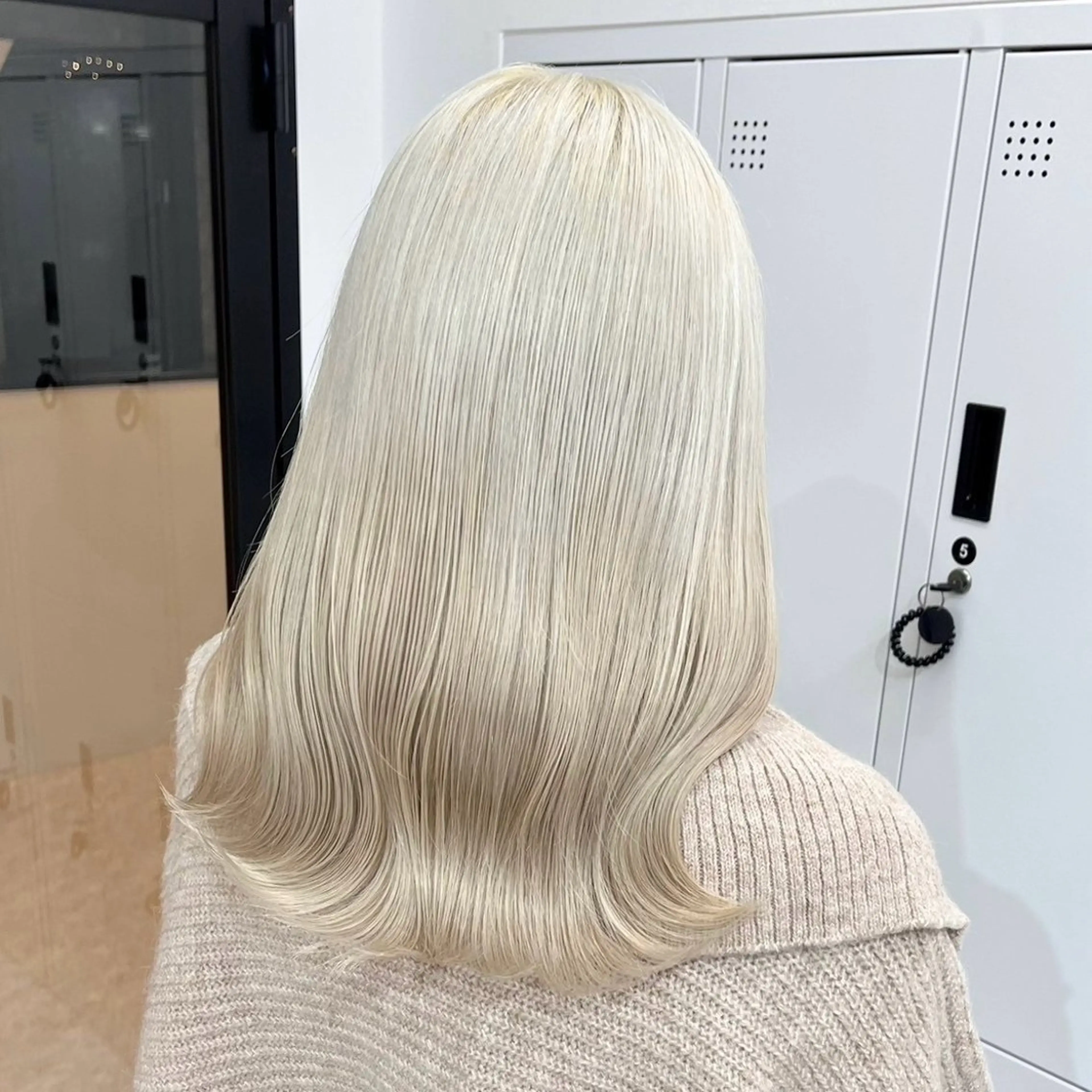 セミロング カラー ヘアカラー トリートメント 透明感/ 艶ハイトーン/梨桜のヘアスタイル