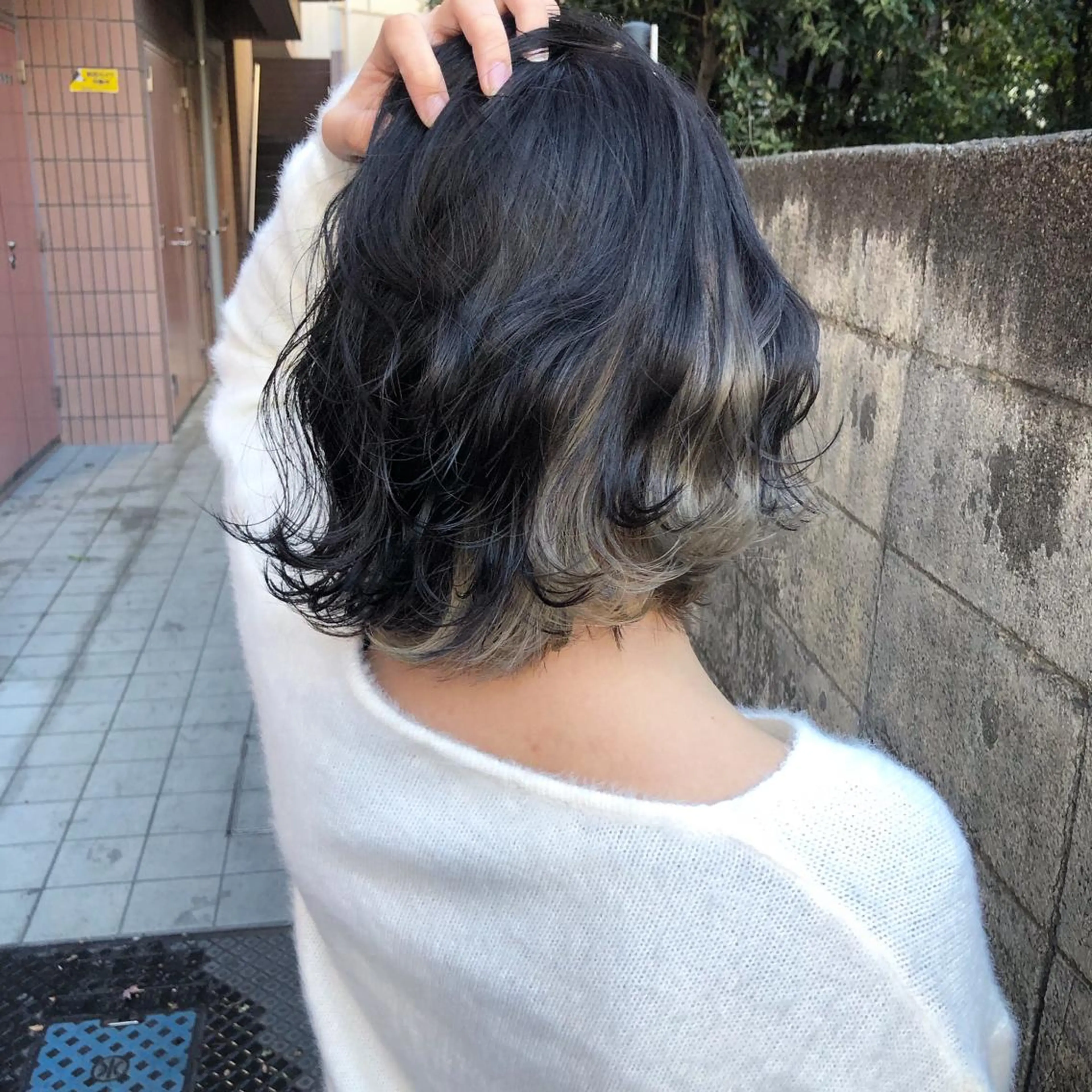 ショート カラー アッシュ ダークグレー 髪質改善、エクステ 山口卓哉のヘアスタイル