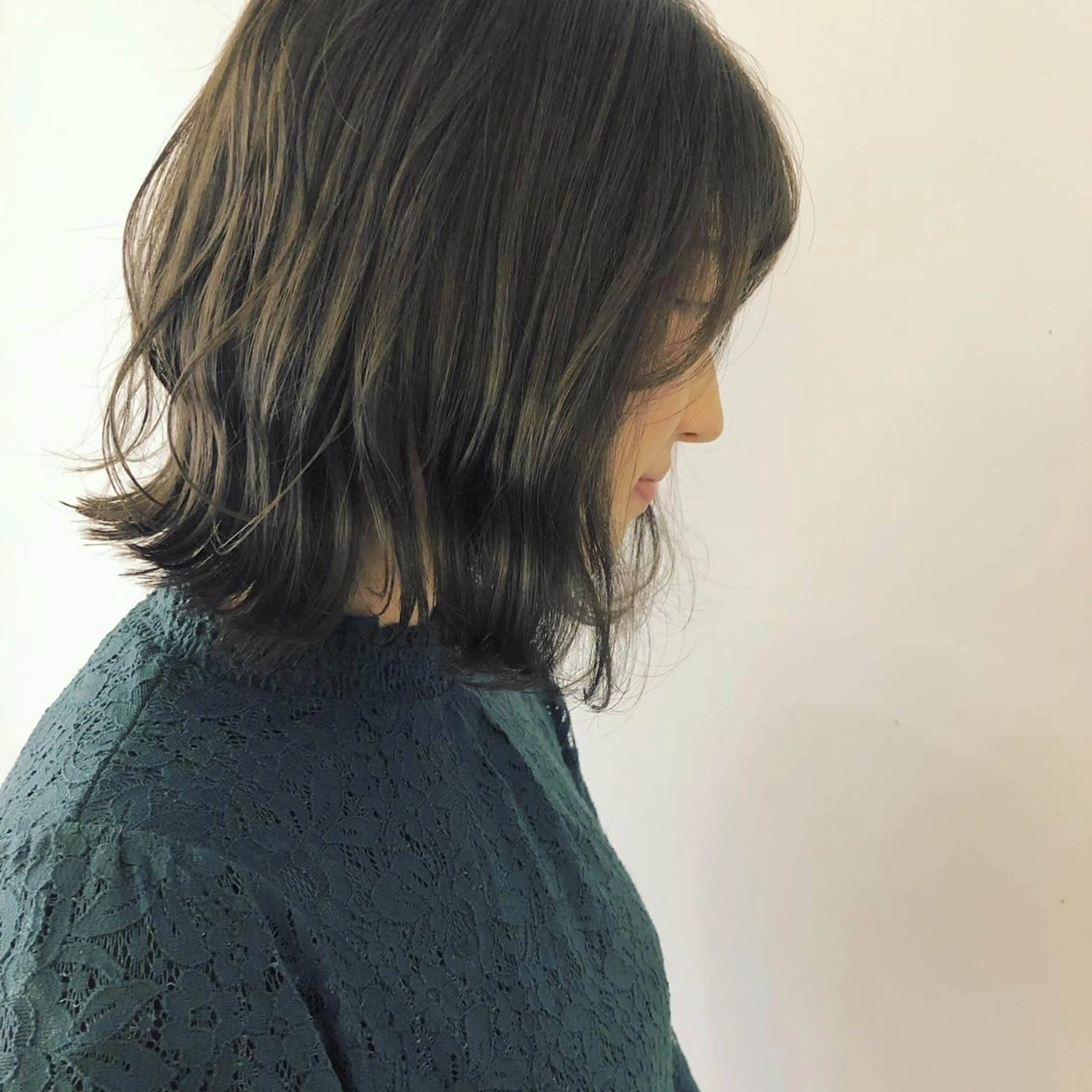 ミディアム カラー アオトソラ いしざかのヘアスタイル