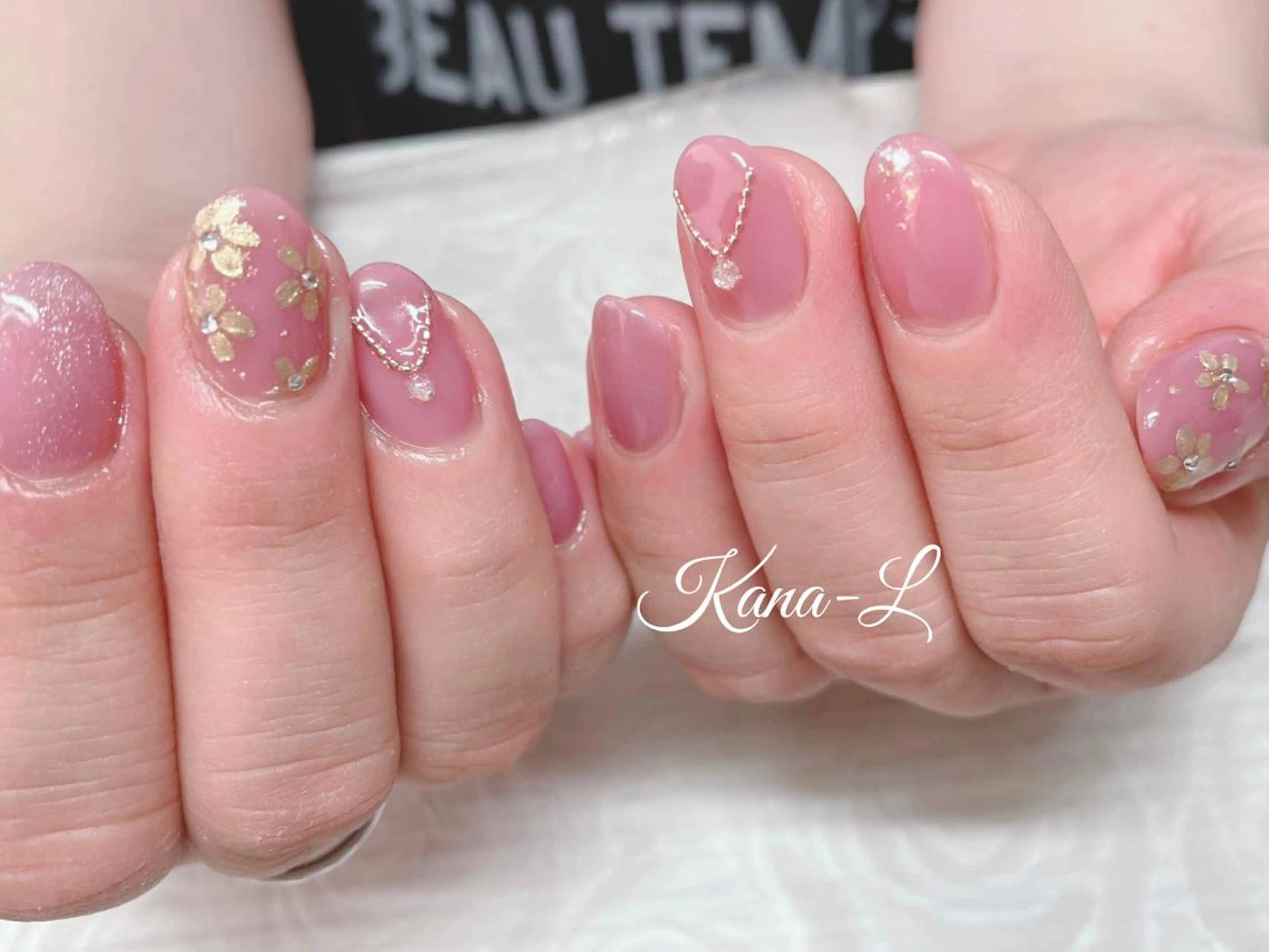 カラー ネイル ピンクカラー フラワーネイル ミラーネイル ピンク 芦辺 香奈のネイルデザイン