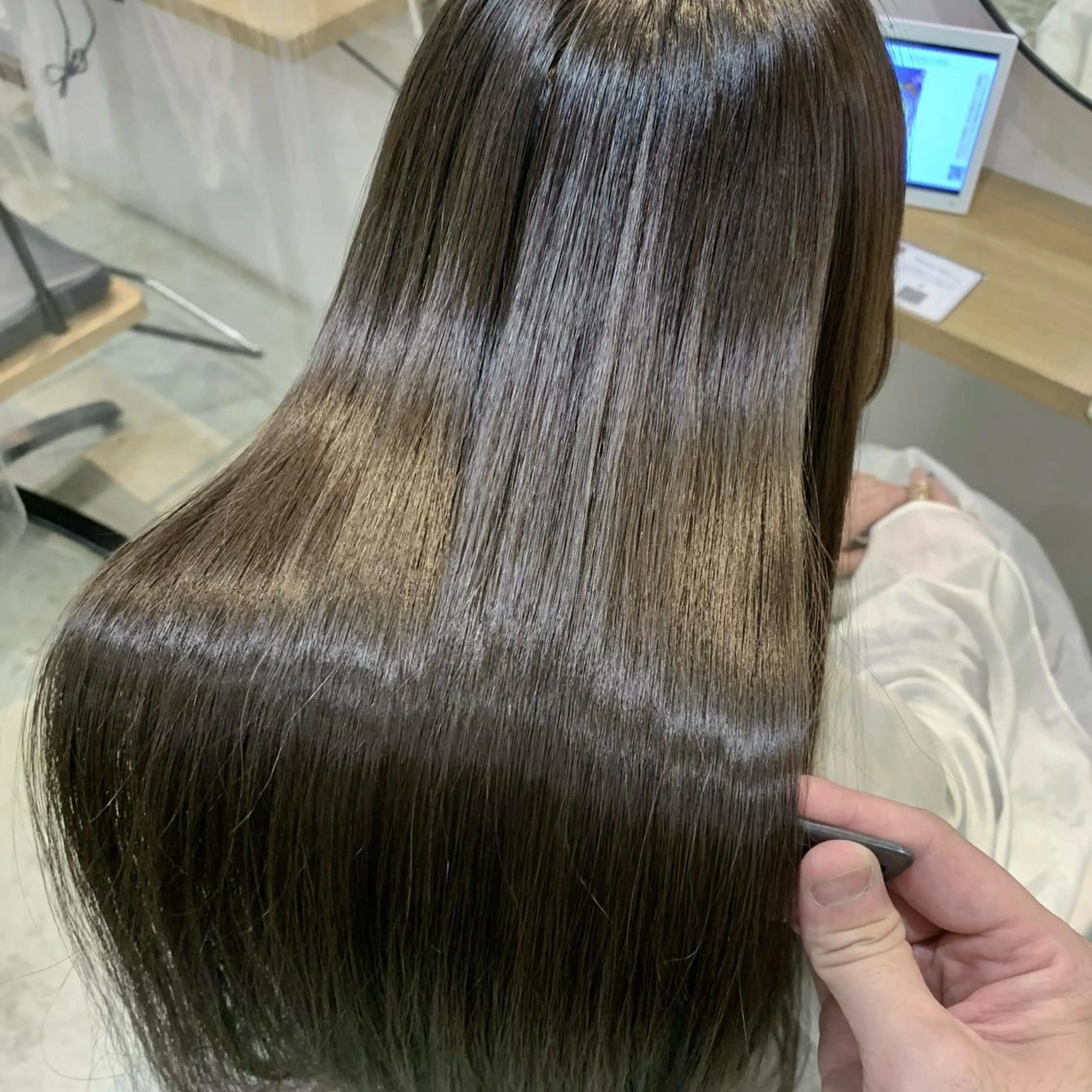 ロング カラー パーマ 髪質改善 中津No.1髪質改善 店長✨透ける暗髪のヘアスタイル