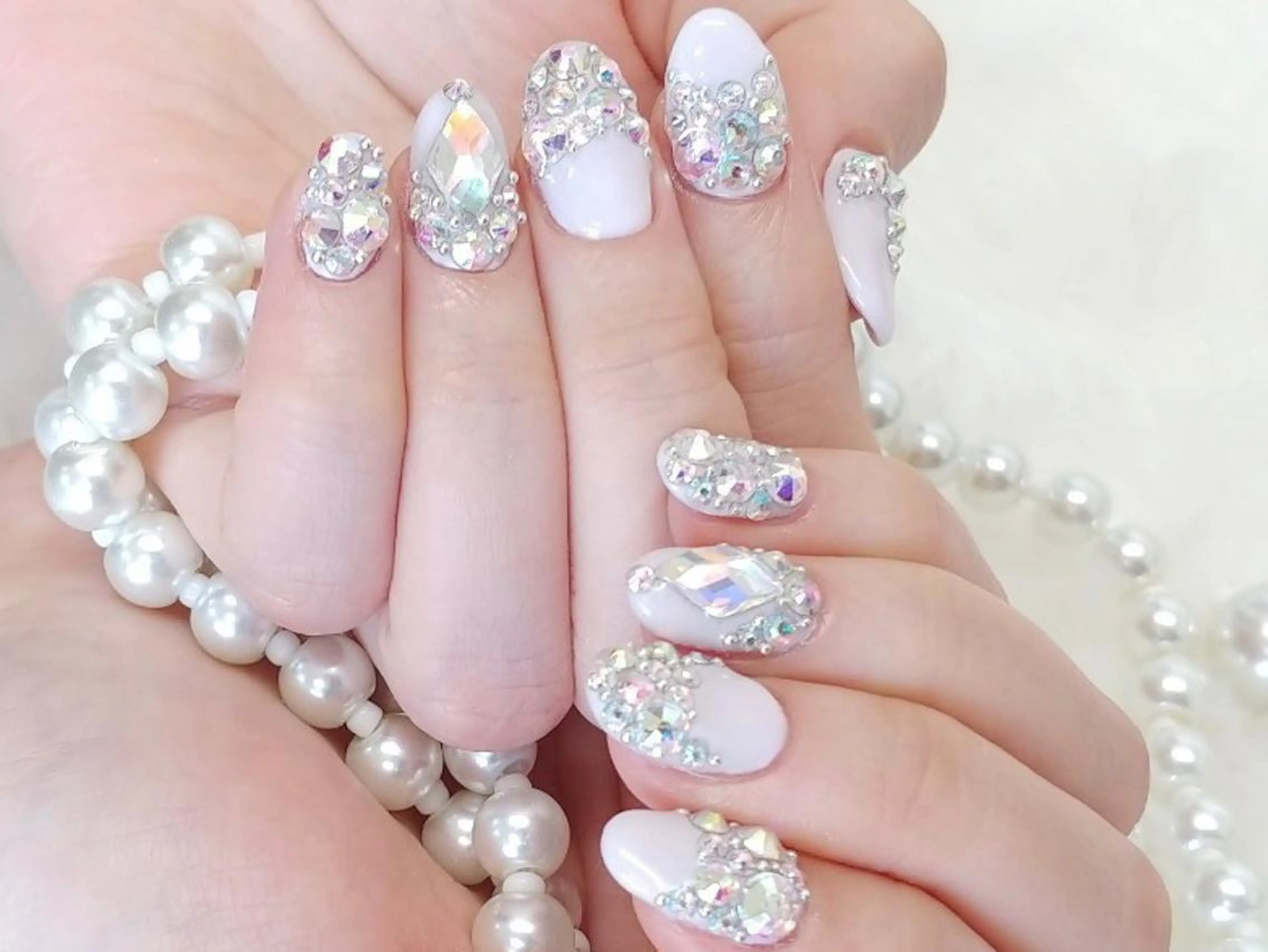 ネイル キラキラネイル 春ネイル ストーンネイル Nail lieNのネイルデザイン