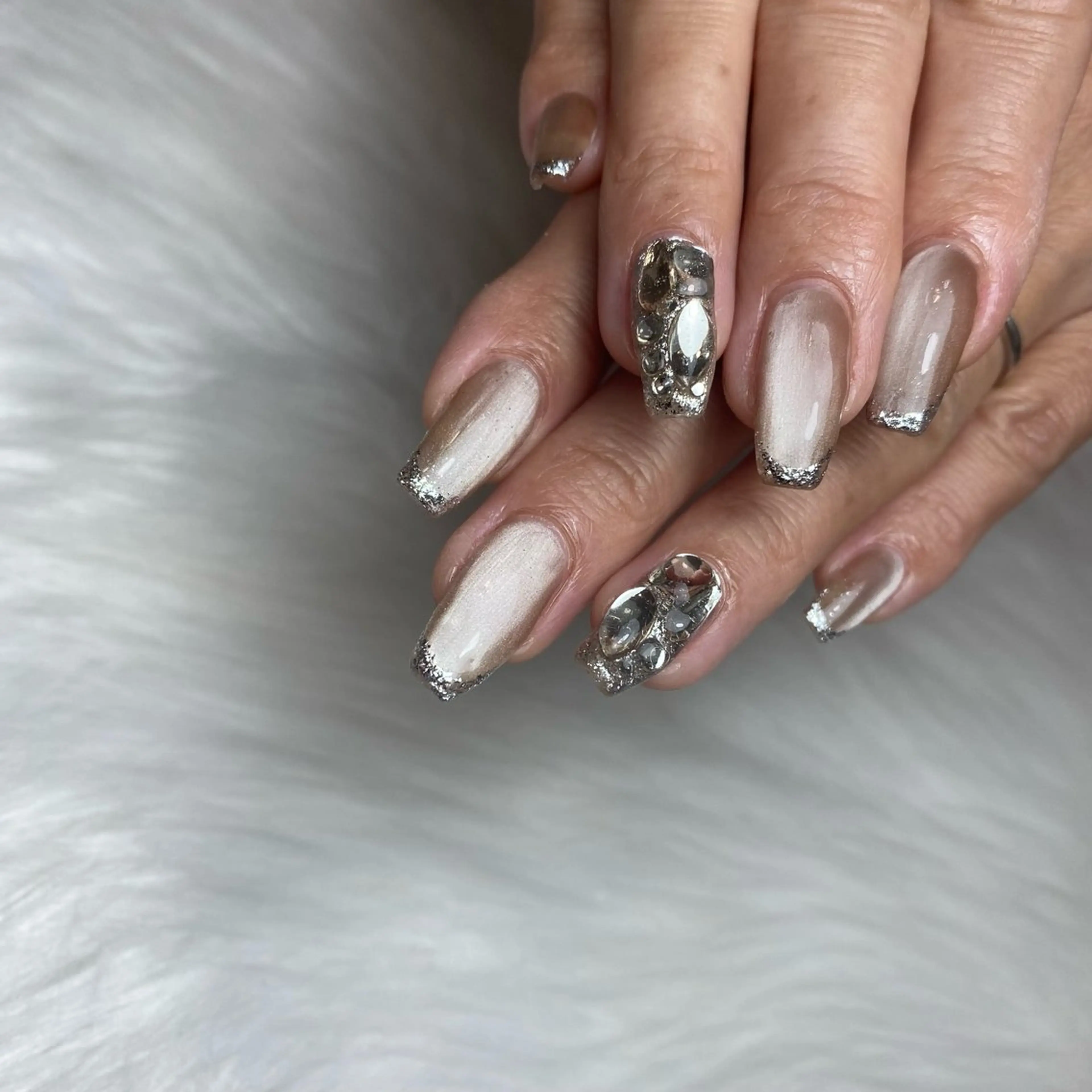 ミディアム ハンドネイル nailsalon e'clatのネイルデザイン