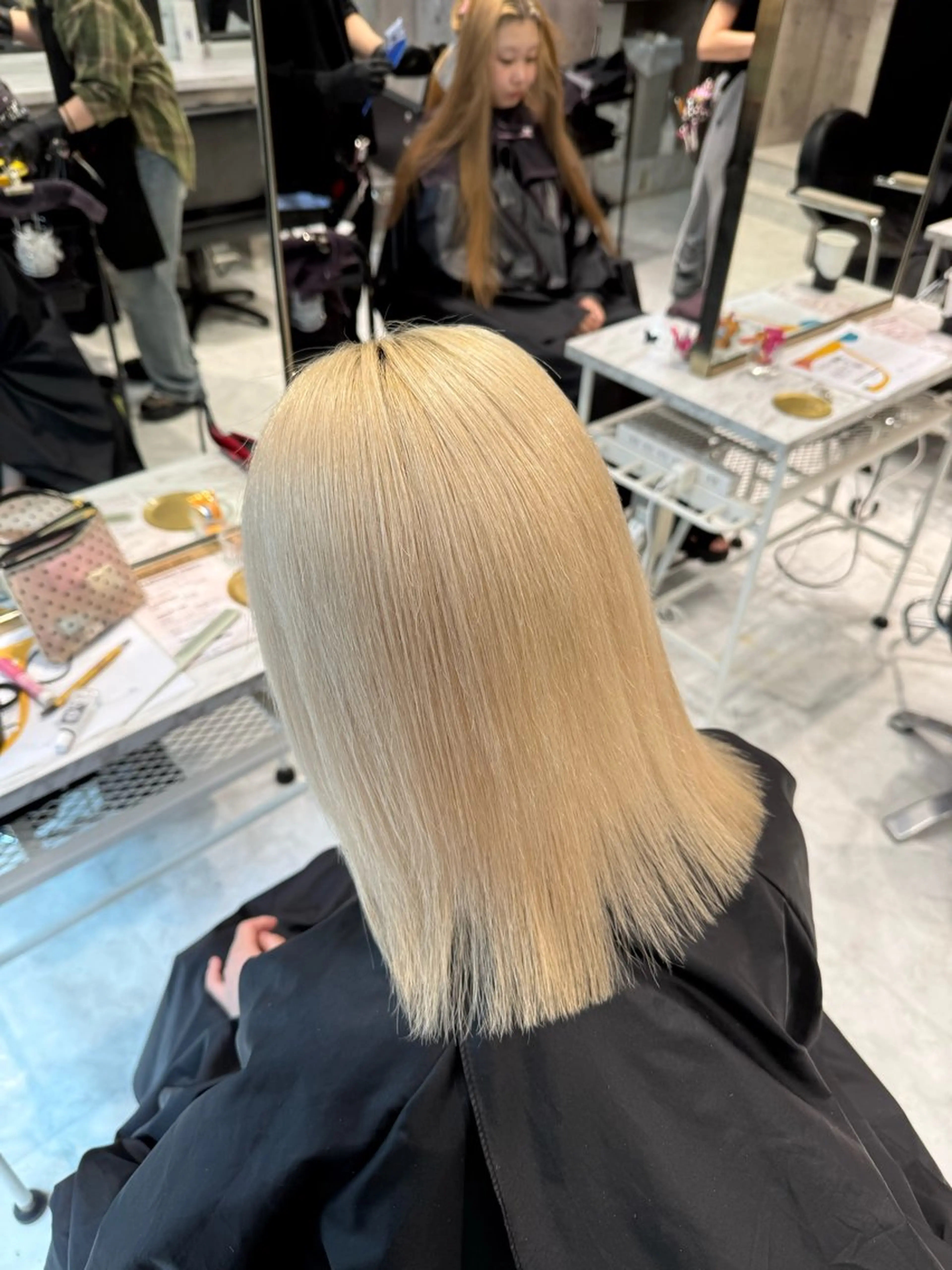 ロング カラー ベージュカラー ブリーチ ブロンド ミルクティーベージュ ピンクカラー ヘアカラー ハイトーン特化/ 複雑履歴修正/拓真のヘアスタイル