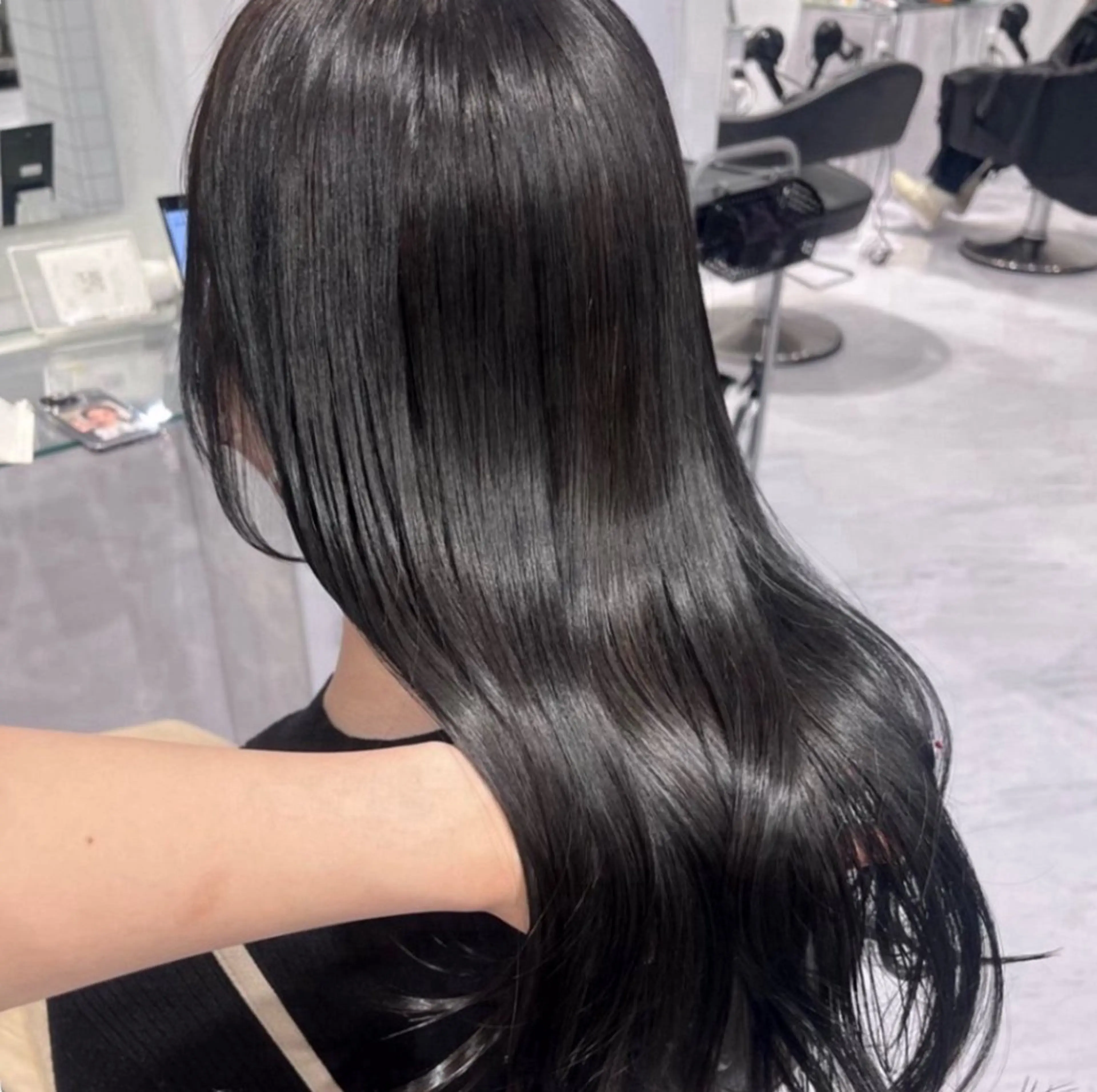 ロング カラー 🫧うる艶トレンド 🫧透明感カラーのヘアスタイル