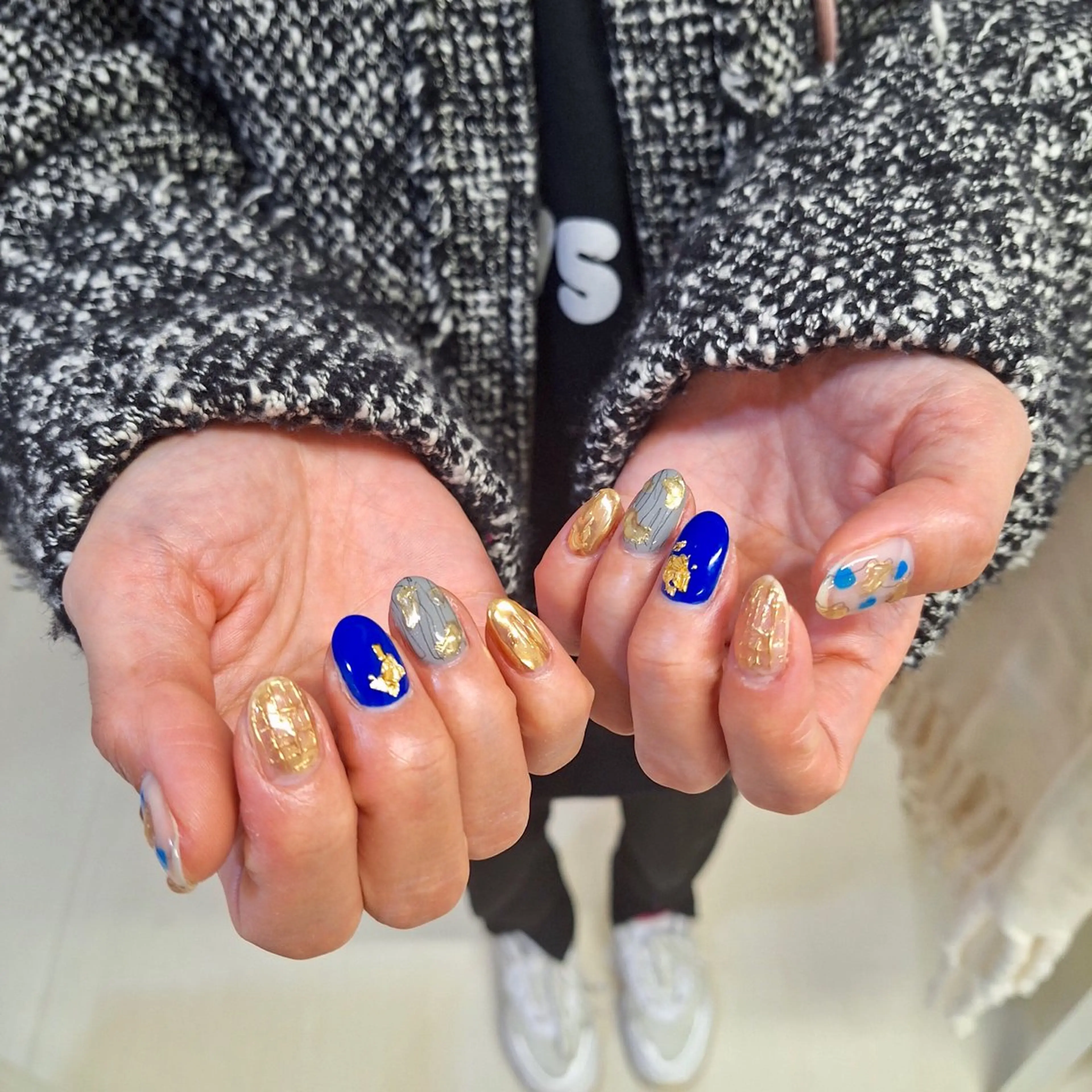 ネイル アートネイル べっ甲ネイル ジェルネイル グリーン キラキラネイル nailstudio eviz新宿店のネイルデザイン