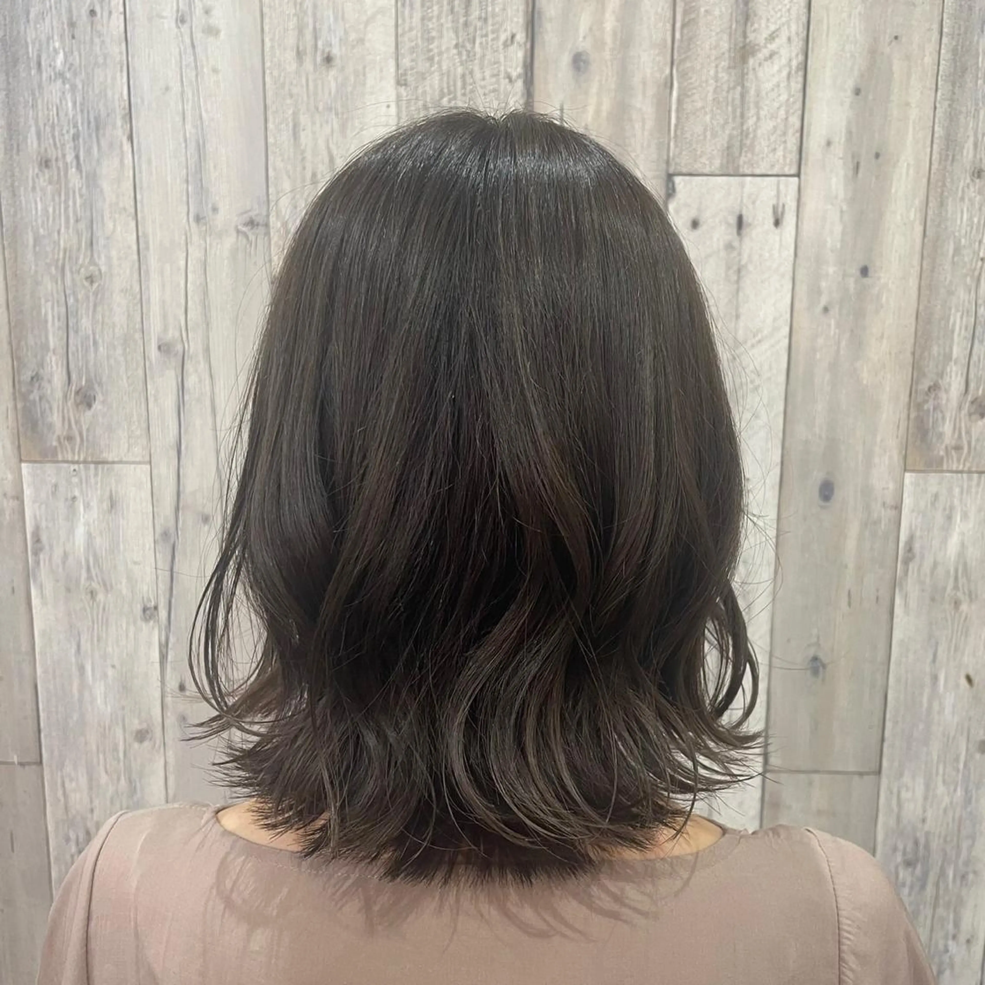 ミディアム カラー カット ヘアカラー トリートメント 庭山 理沙のヘアスタイル