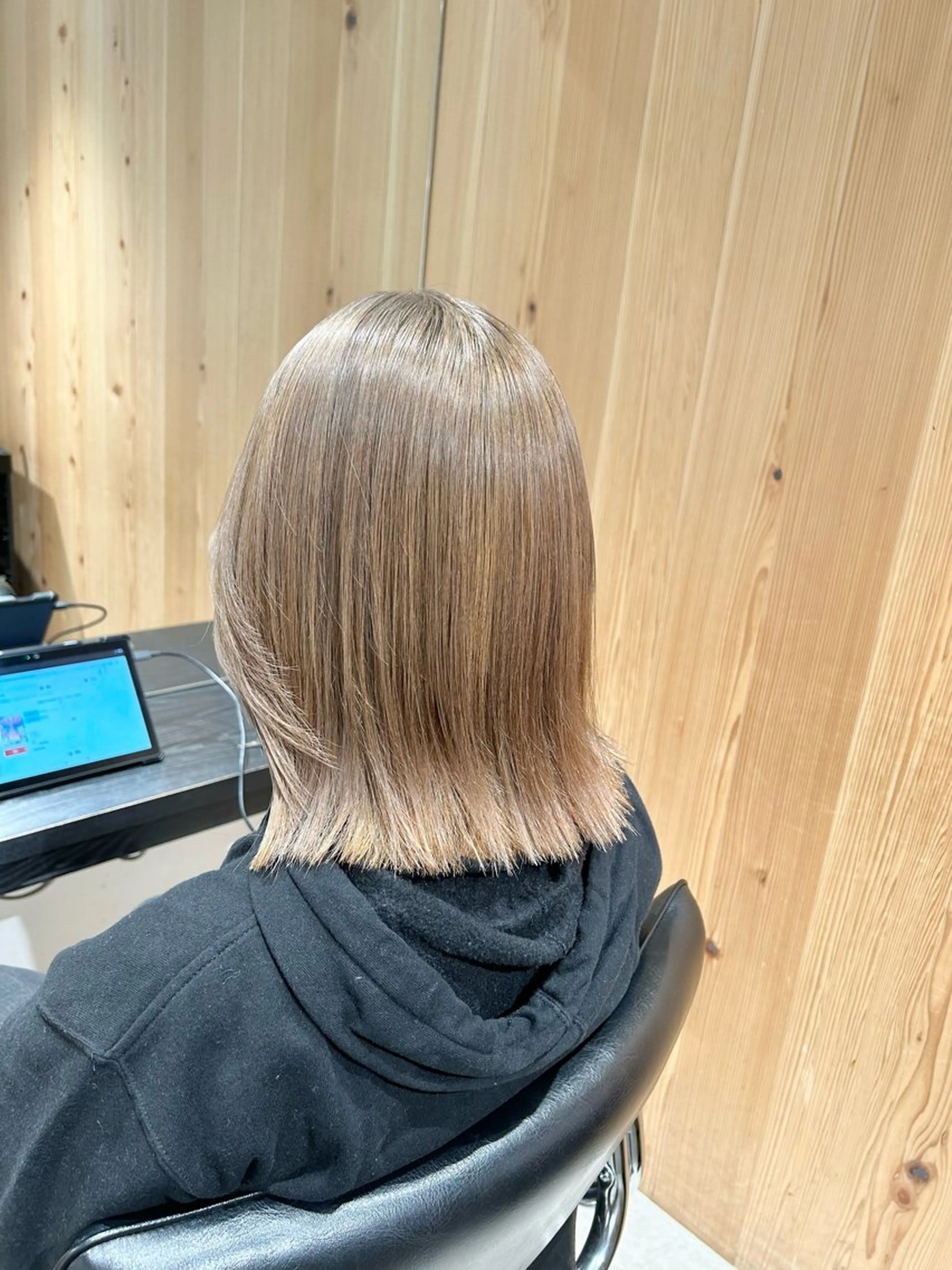 ミディアム カラー ベージュカラー ブリーチ ミルクティーベージュ ヘアカラー ヘッドスパ GO TODAY  SHAIRE  SALON   渋谷モディ所属・スキバサミを使わない カット🌼唯🌼のヘアスタイル