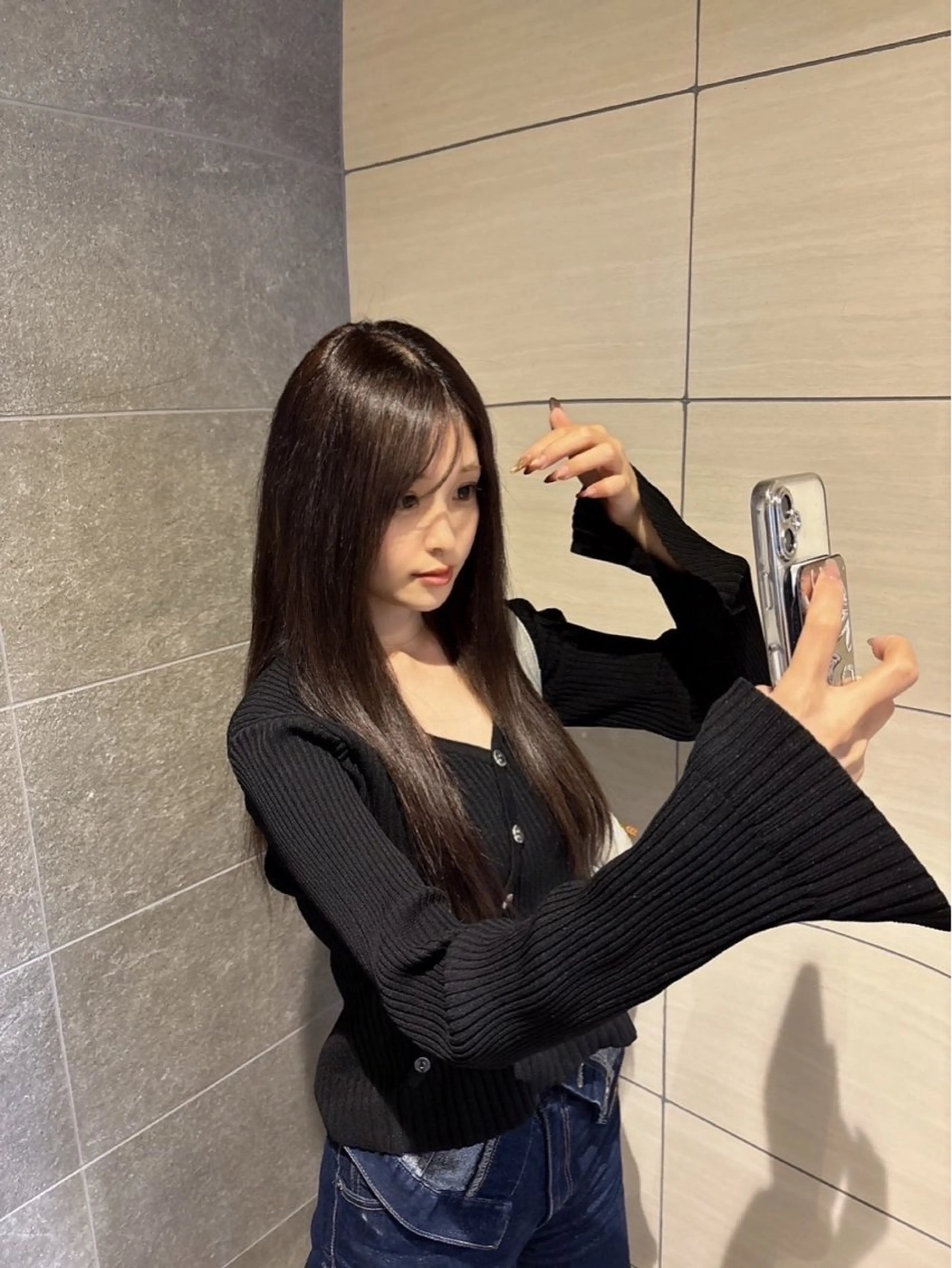 ロング カラー noa 寒色系カラーブリーチのヘアスタイル