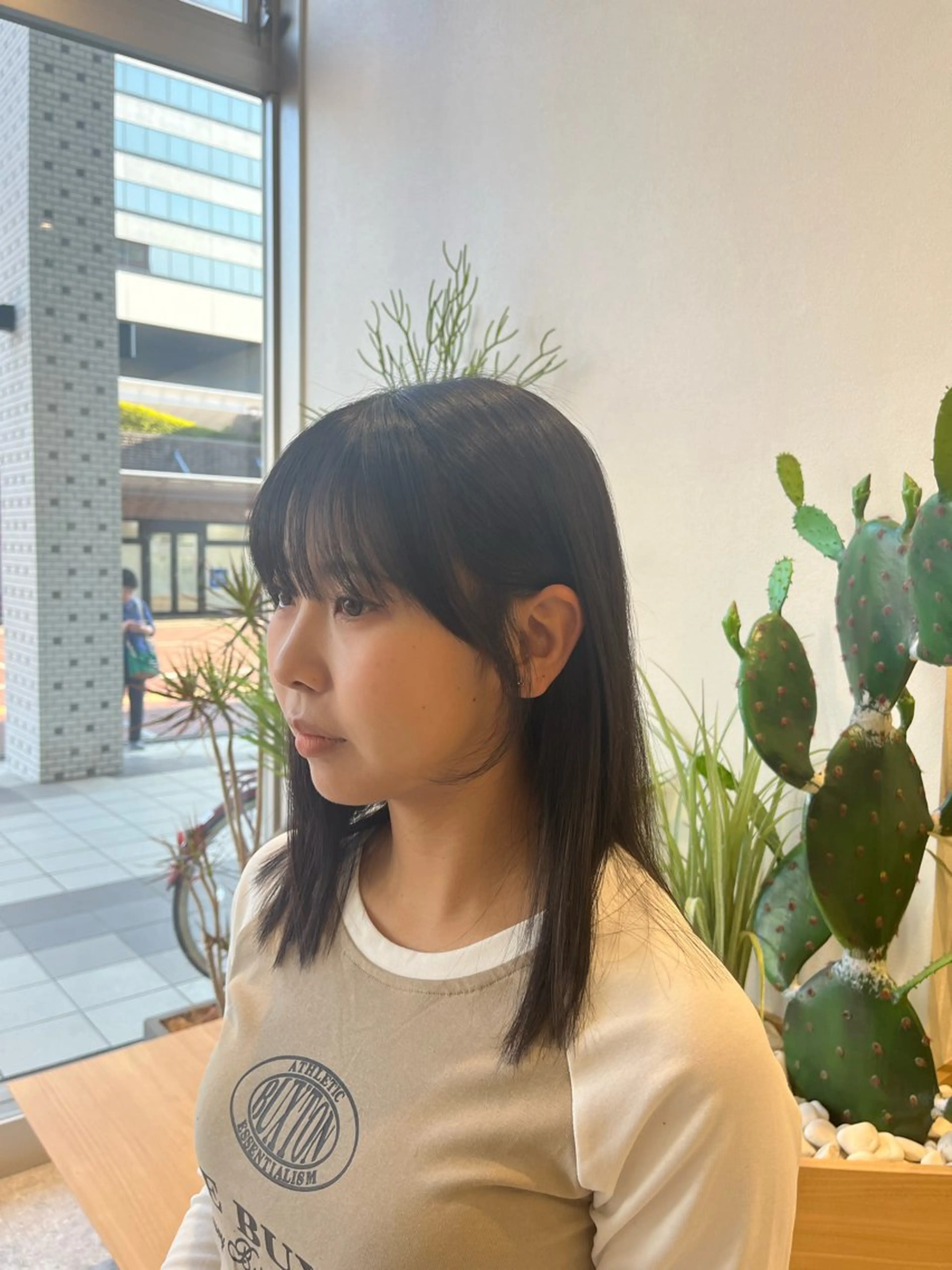 ミディアム 顔周りカット 寒色 ♡ レイヤー ┊︎miyuのヘアスタイル