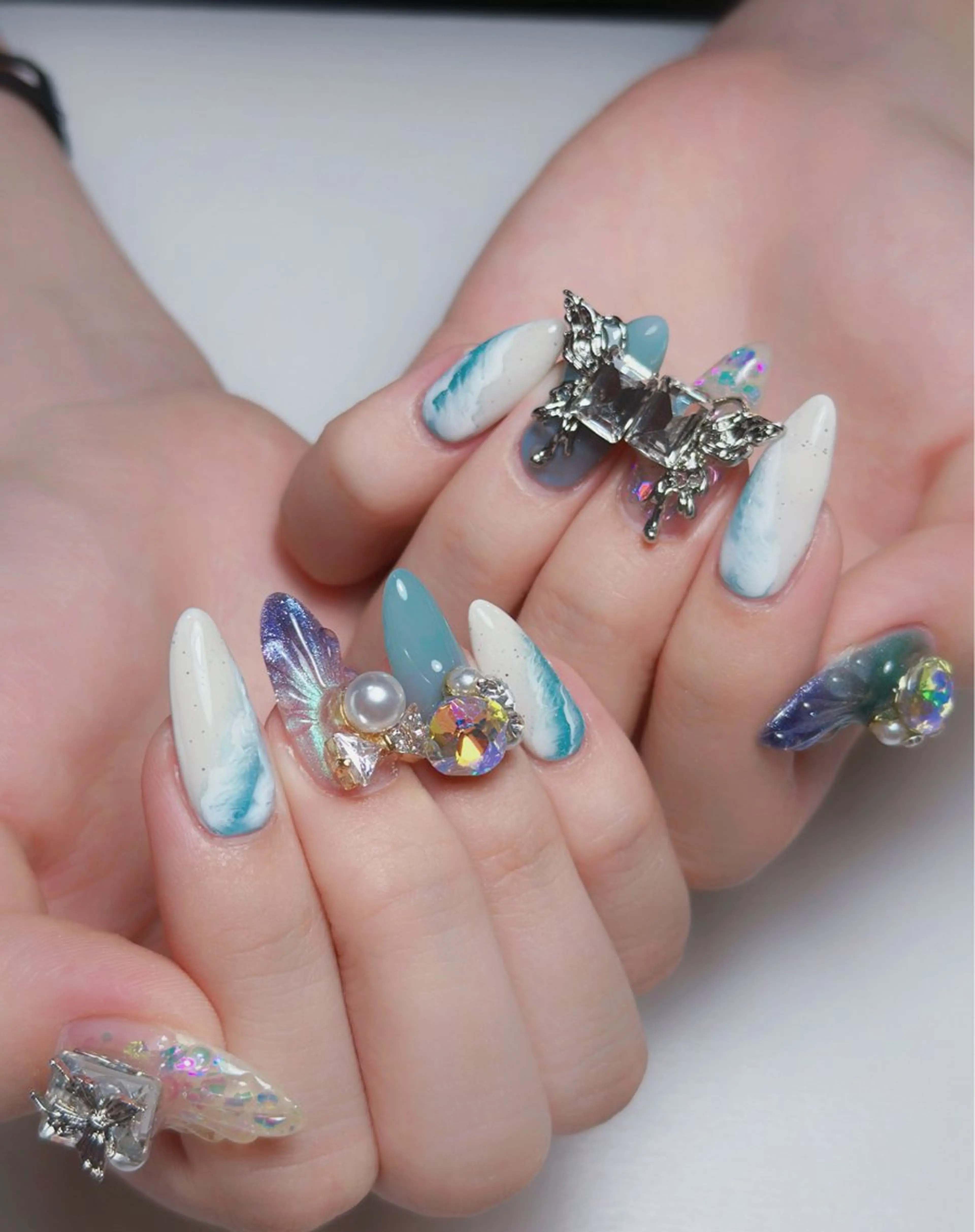 ネイル オーロラネイル 長さ出し フットネイル ラメ(グリッター) ラメグラデーション ハンドネイル 👍thumbs up nail👍のネイルデザイン