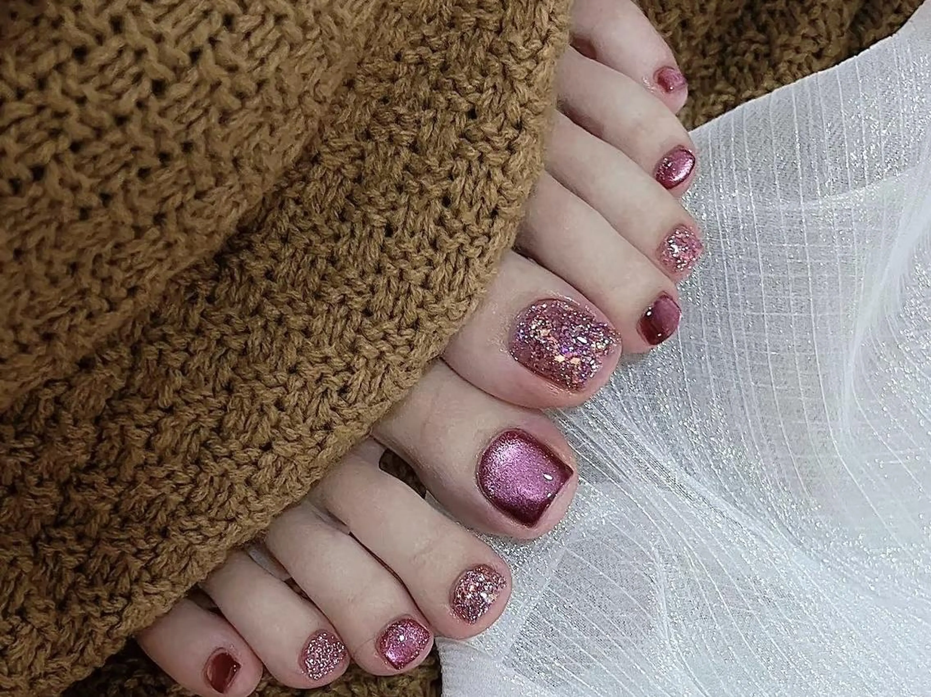 ネイル フットネイル ジェルネイル ガーリー マグネットネイル ワンカラーネイル フットネイル Feliz nailのネイルデザイン