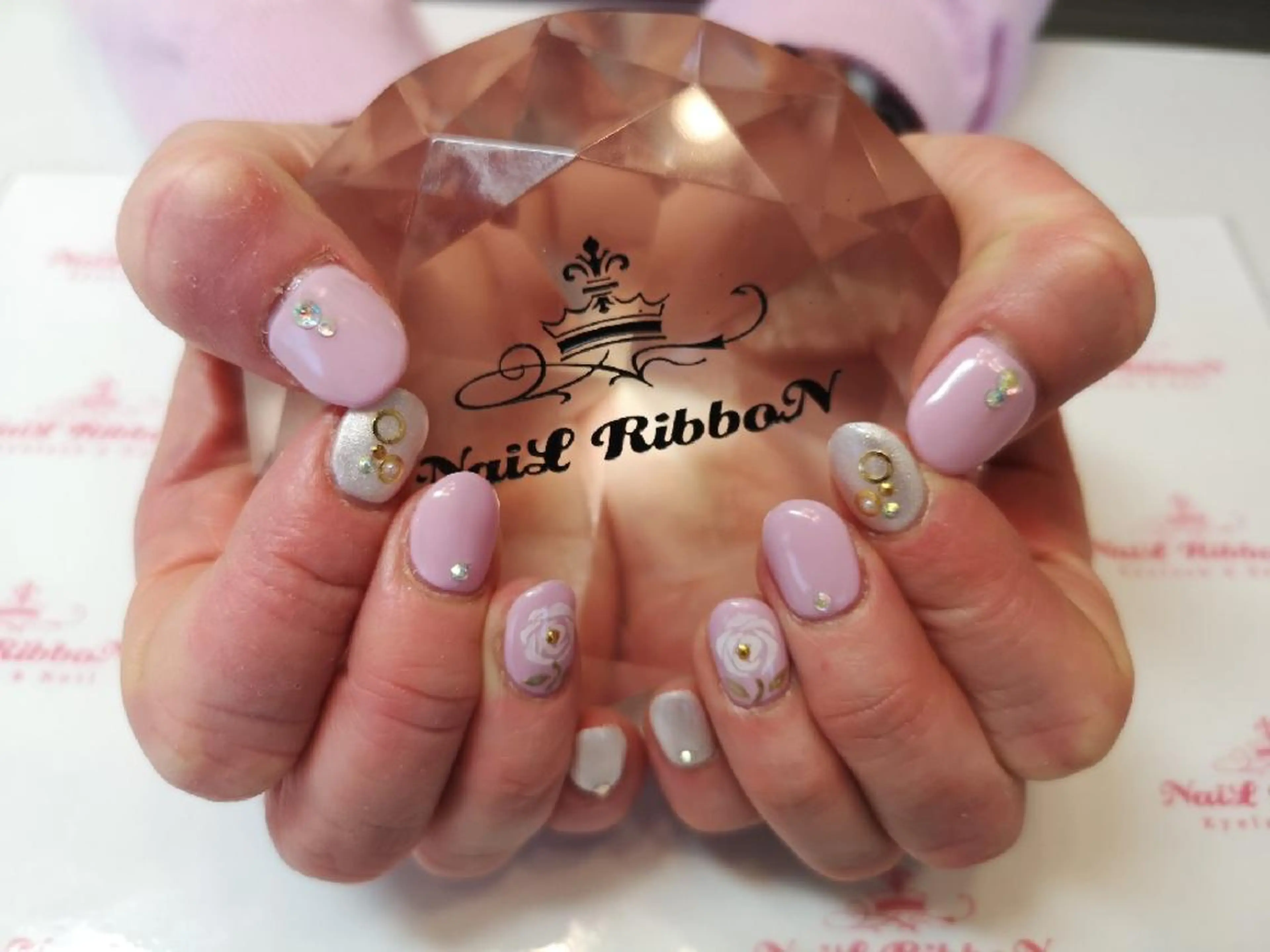 ネイル ネイルリボン 受付スタッフのネイルデザイン