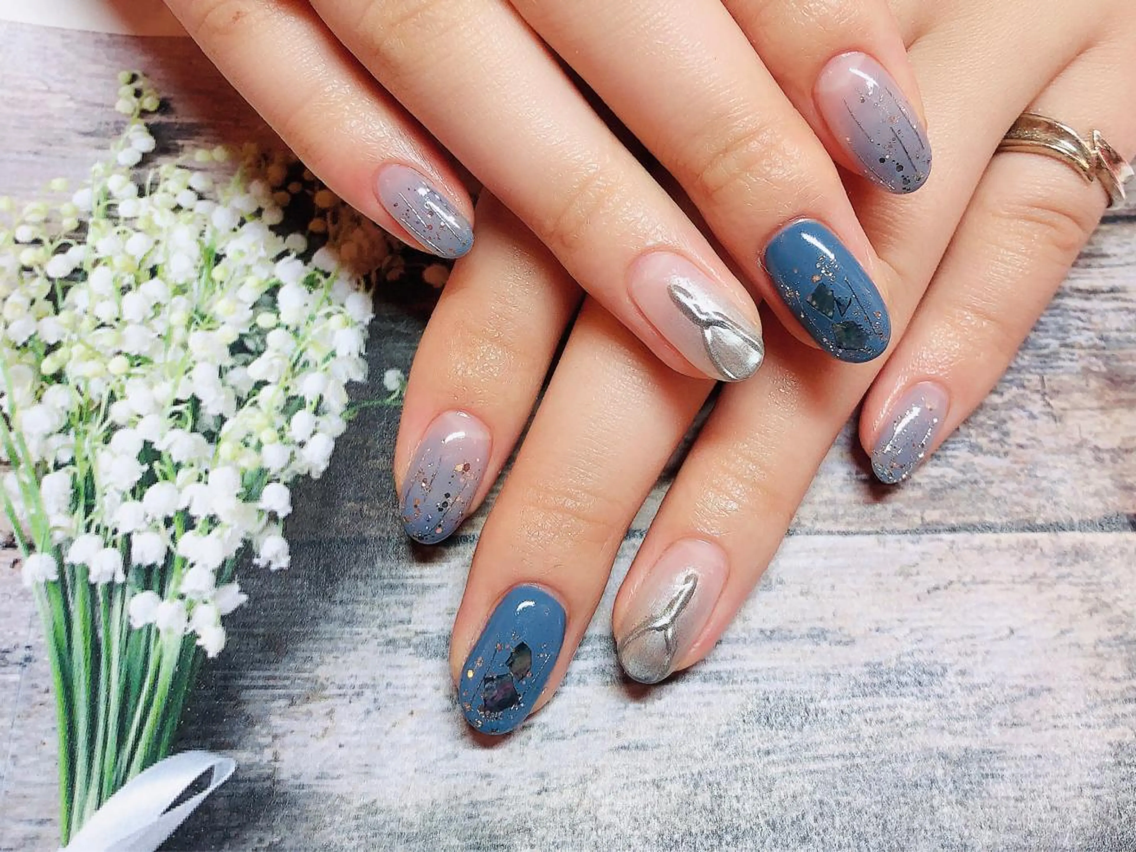 ネイル ブルー ジェルネイル ニュアンスネイル オフィスネイル パラジェル ハンドネイル ユキカ （ネイリスト）のネイルデザイン