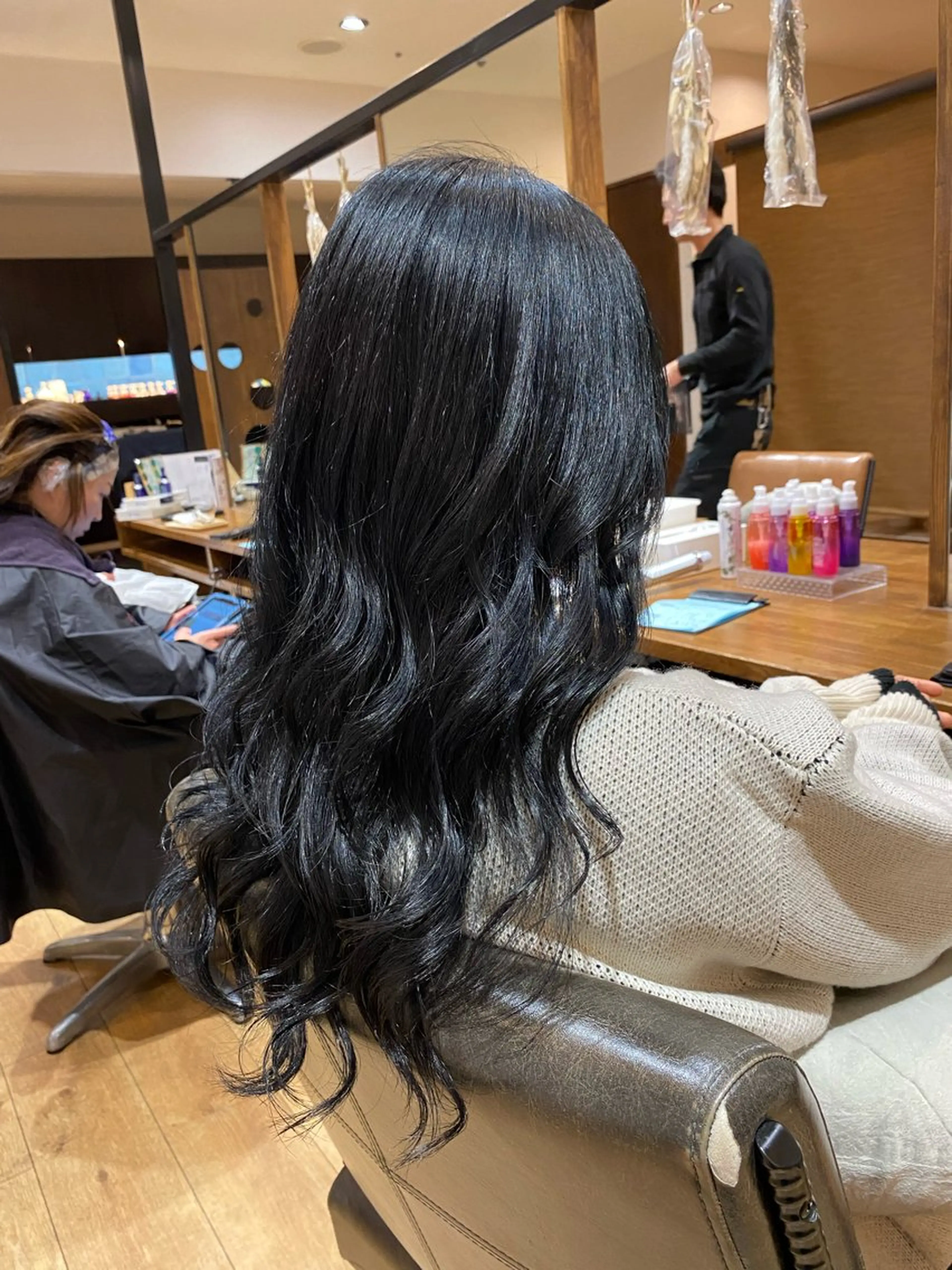 ロング カラー 黒髪 ブルーカラー ブルーブラック 透明感カラー ヘアカラー トリートメント 暖色系カラー まおのヘアスタイル