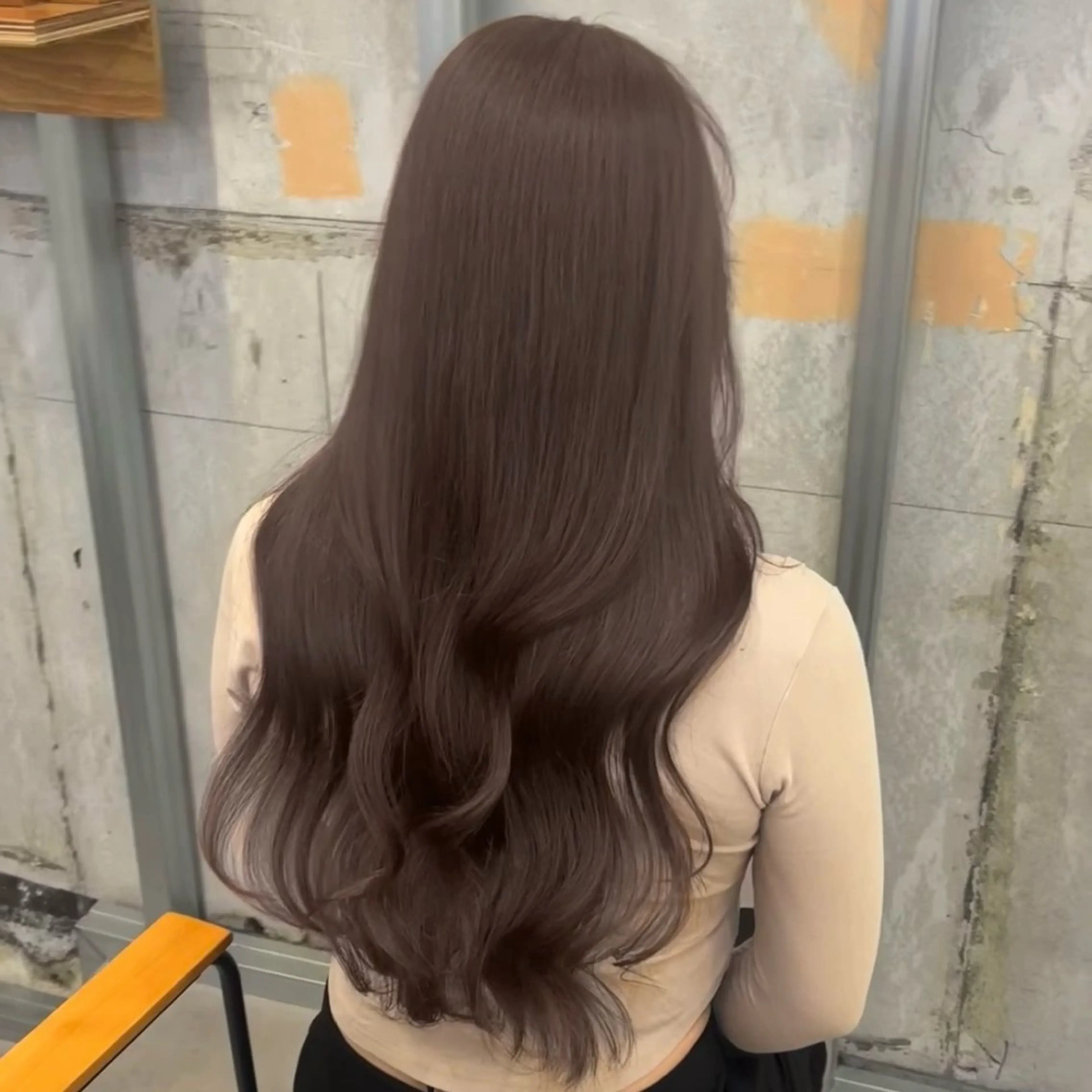 セミロング カラー パーマ アッシュ アッシュグレー アッシュグレージュ ベージュカラー 黒髪 カット ヘアカラー トリートメント ブリーチなし/ ベージュ/akiraのヘアスタイル