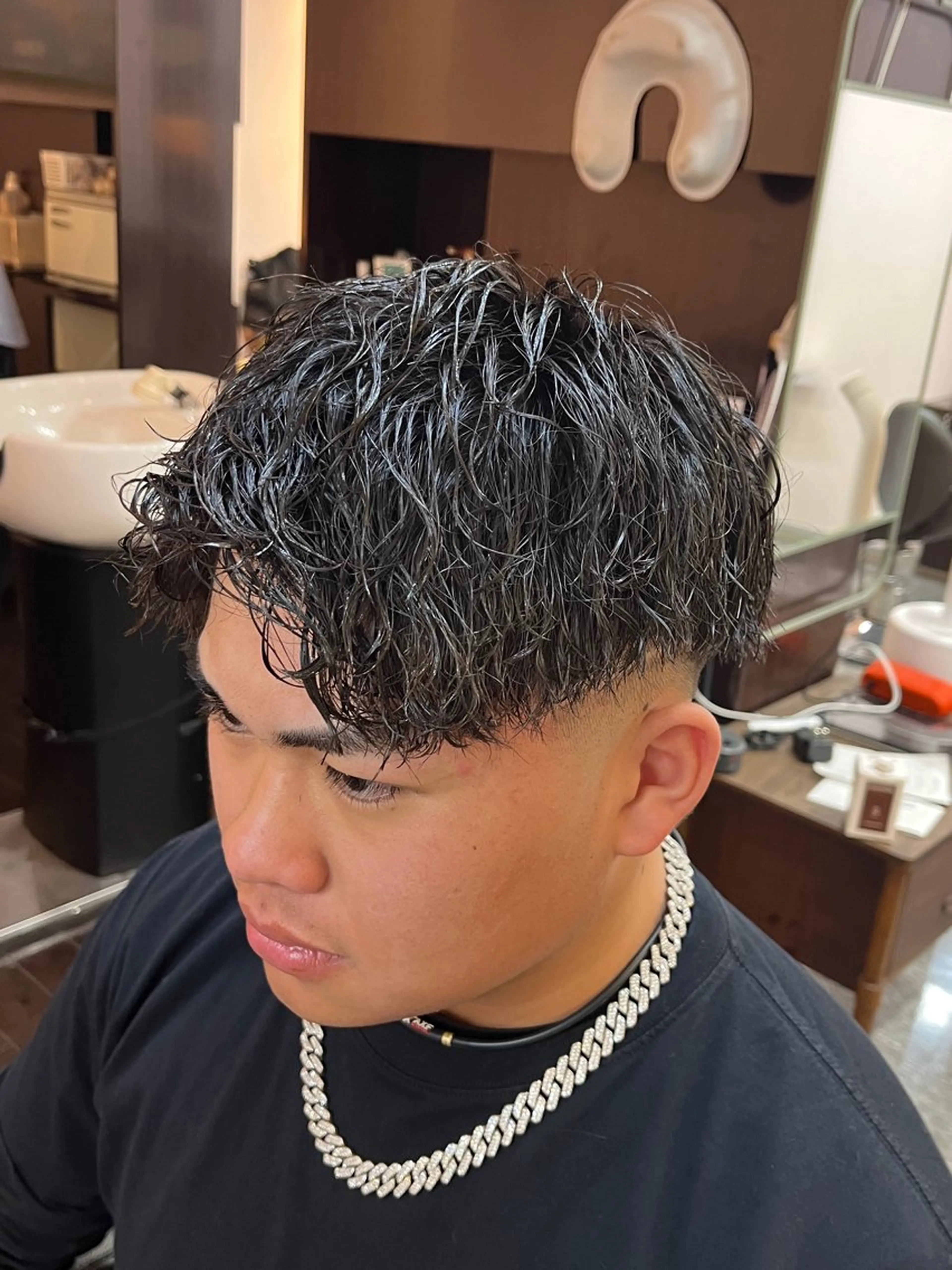 ミディアム パーマ ミディアムパーマ ツイストスパイラルパーマ スパイラルパーマ CuMARi所属・予約の96.4%パ ーマ🌈福本　裕也のヘアスタイル