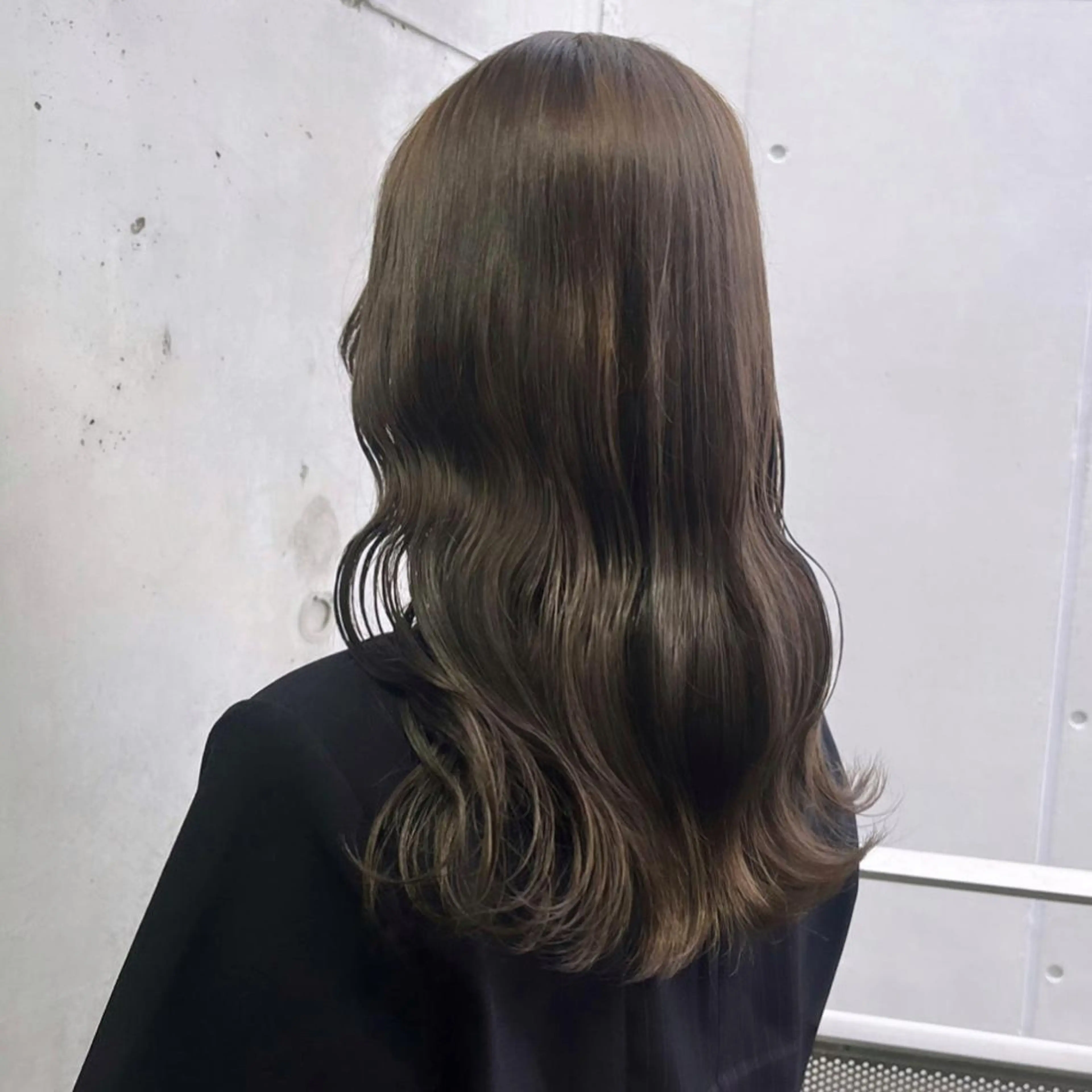 セミロング カラー ベージュカラー ブラウンカラー ブラウンベージュ 透明感カラー グレージュ ヘアカラー トリートメント ヘッドスパ ヘアセット カジュアルを女っぽく 𝗮𝘆𝗮𝗰𝗼のヘアスタイル