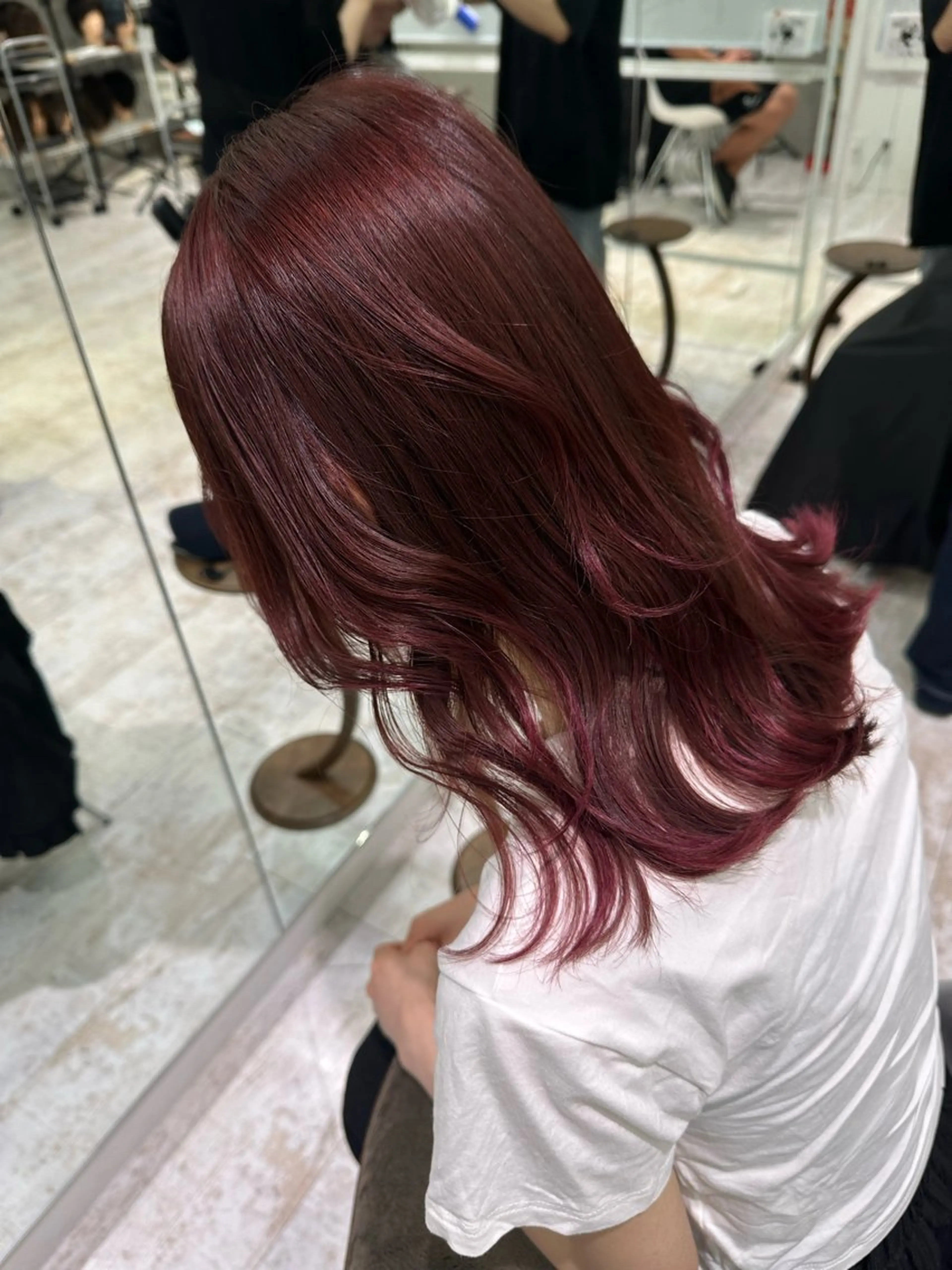 セミロング レッドブラウン 🦋フジモリ セリナ🦋のヘアスタイル