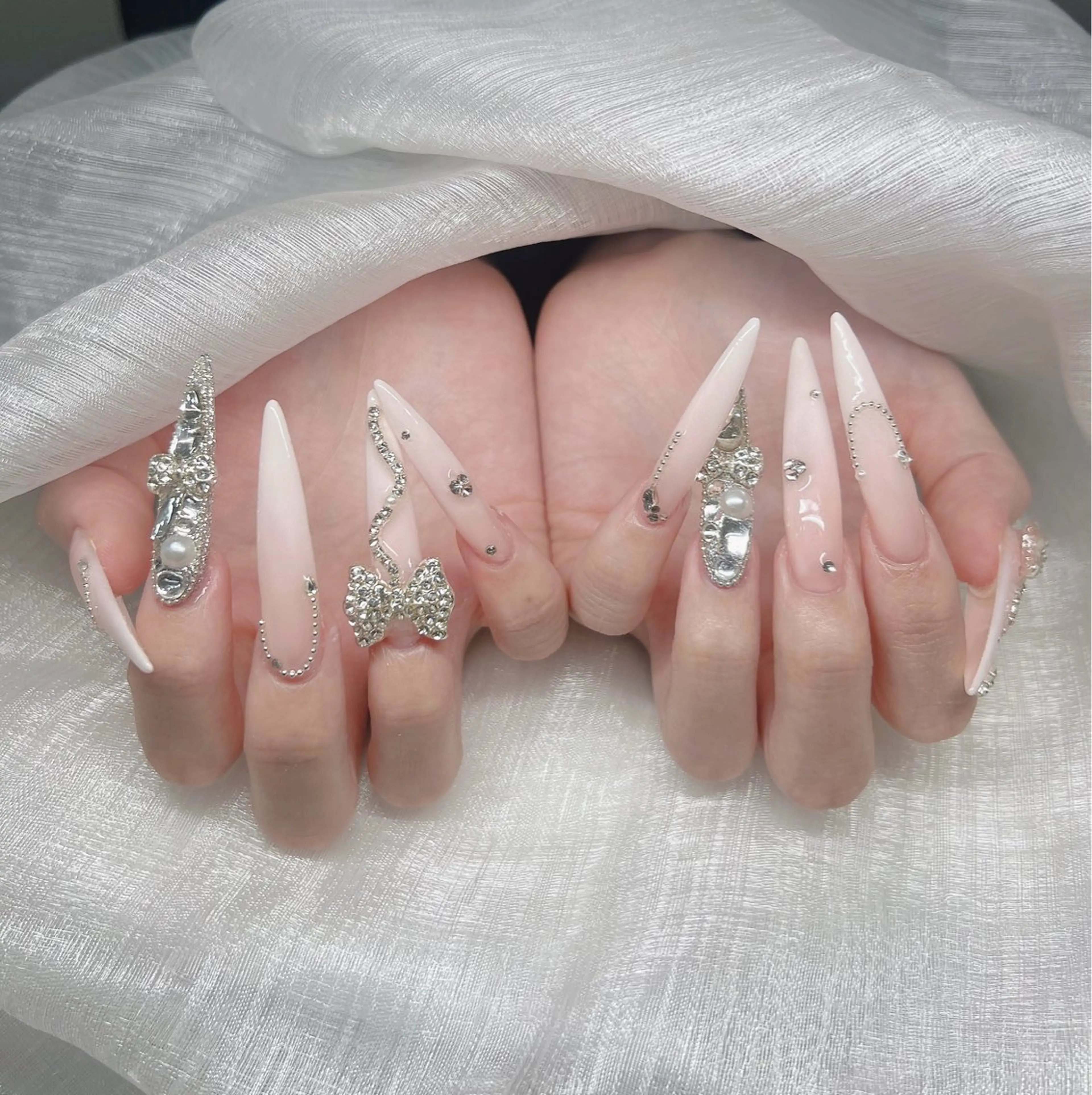 ネイル 長さ出し グラデーション 卒業式 キラキラネイル マグネットネイル ハンドネイル Lee Nails チップ長さだし専門店のネイルデザイン