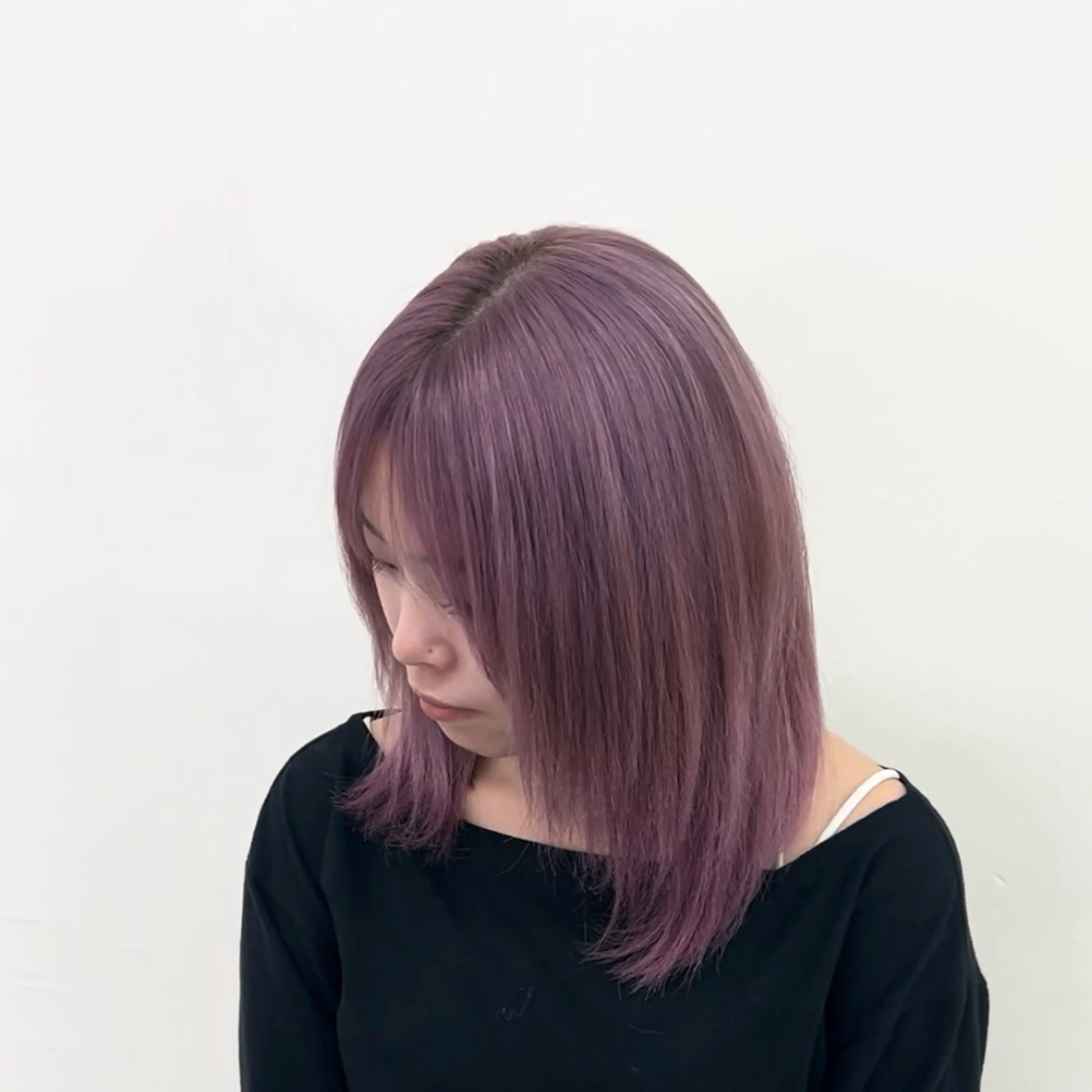 セミロング カラー バレイヤージュ ブリーチ ダブルカラー ラベンダーカラー パープルカラー カット ヘアカラー トリートメント カラー/メンズパーマ 岩角昂音のヘアスタイル