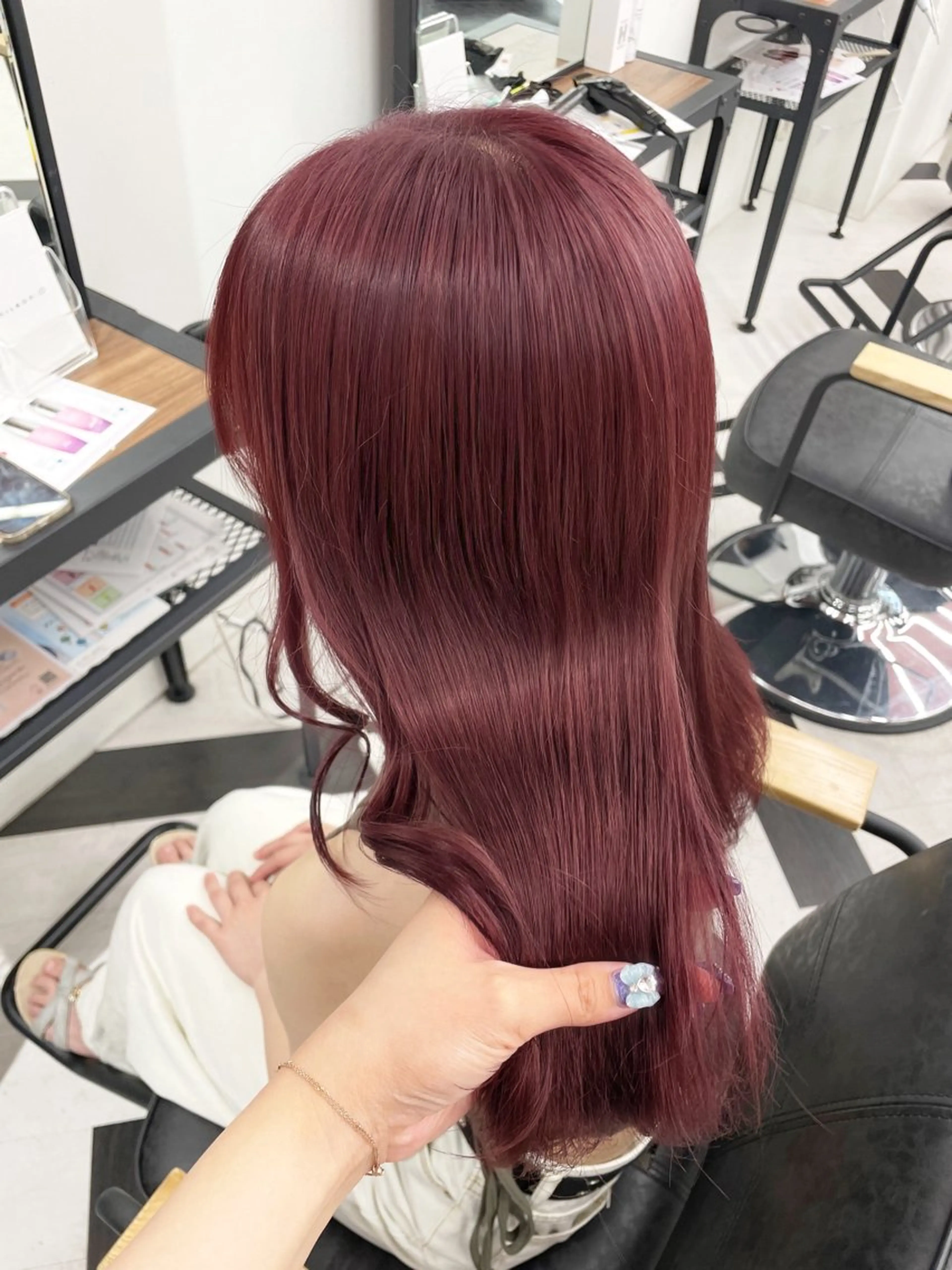 ロング カラー パーマ ヘアアレンジ メンズ カシス レッドカラー トリートメント mona/ ストレートスタイル✨のヘアスタイル