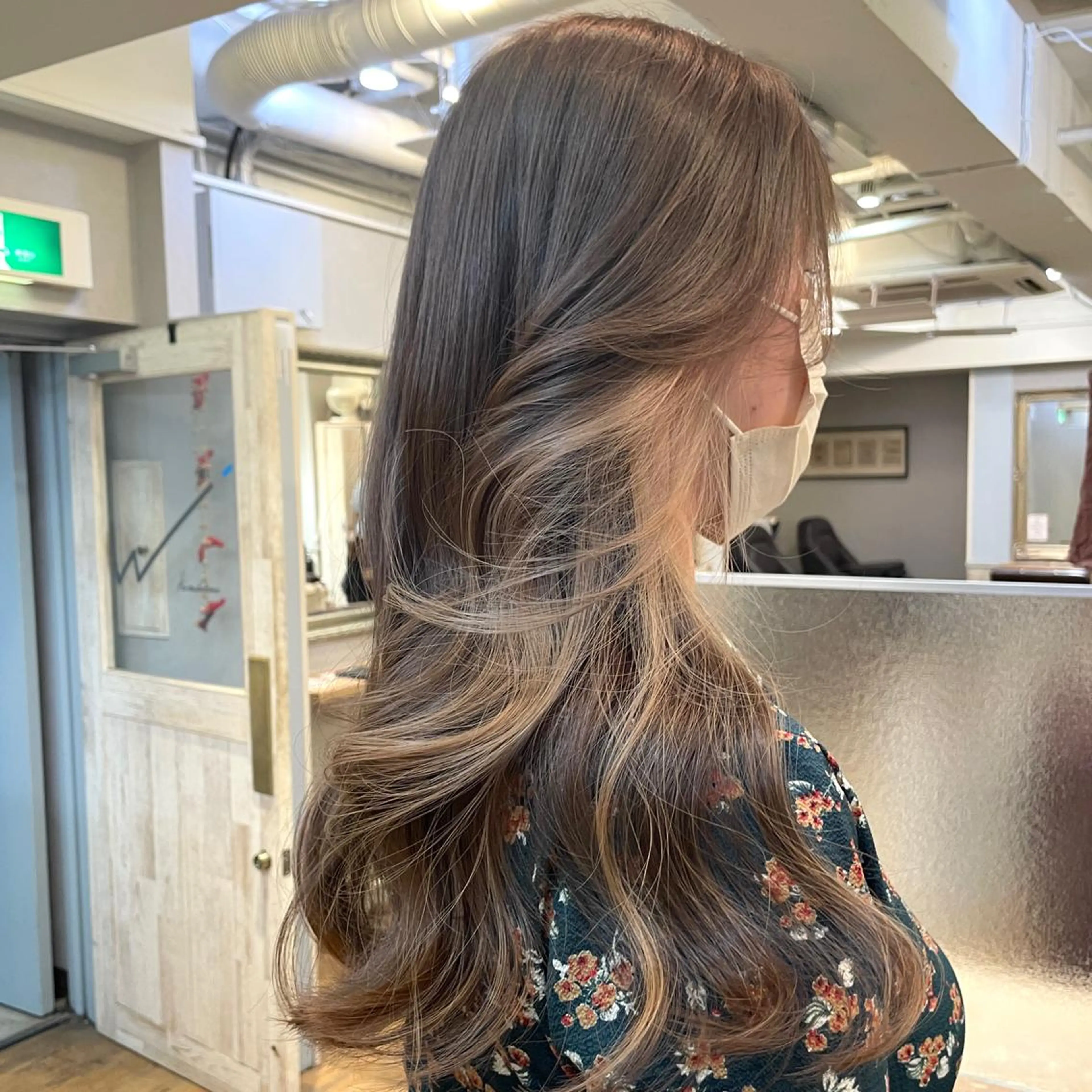 セミロング カラー ヘアアレンジ SALOWIN 新宿三丁目EAST所属・韓国レイヤー🇰🇷 layercut✂️のヘアスタイル