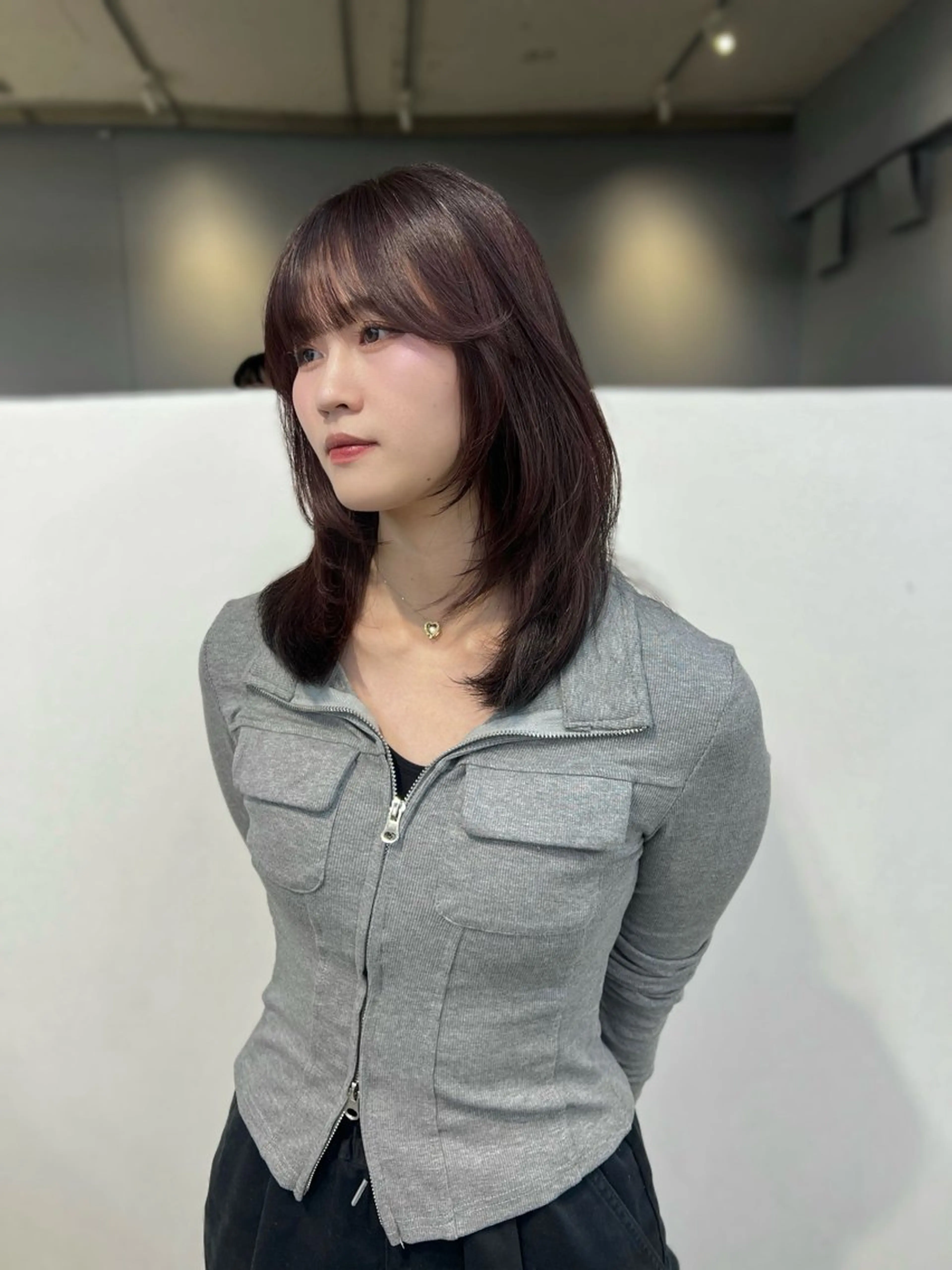セミロング カラー ピンクカラー パープルカラー レイヤーカット トリートメント カット ヘアカラー トリートメント ヘッドスパ ヘアセット 柔らかブラウン/顔周 りレイヤー♡ユウシのヘアスタイル