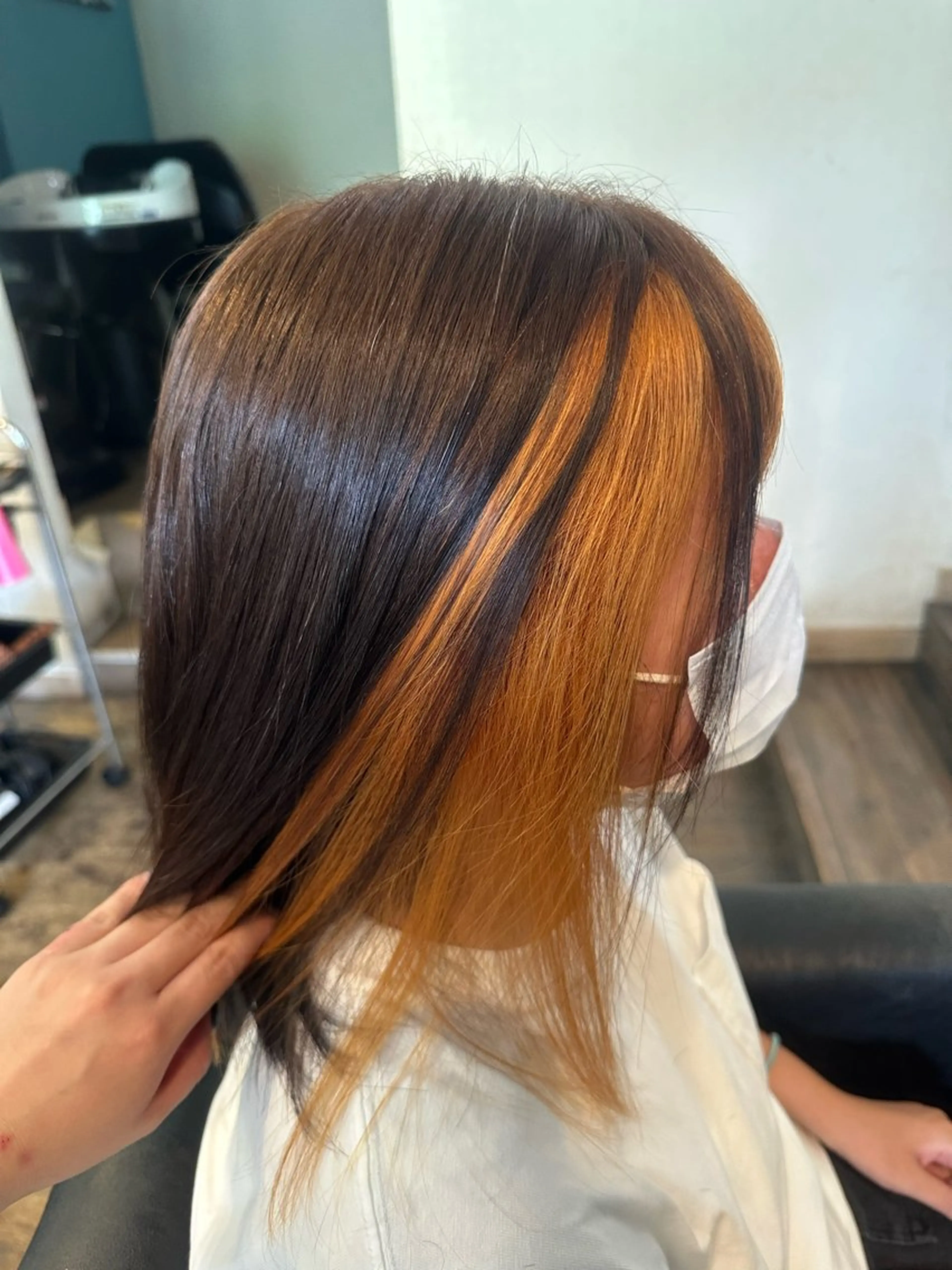 セミロング カラー ミストバング  フェイスフレーミング オレンジ ヘアカラー 安達 望のヘアスタイル