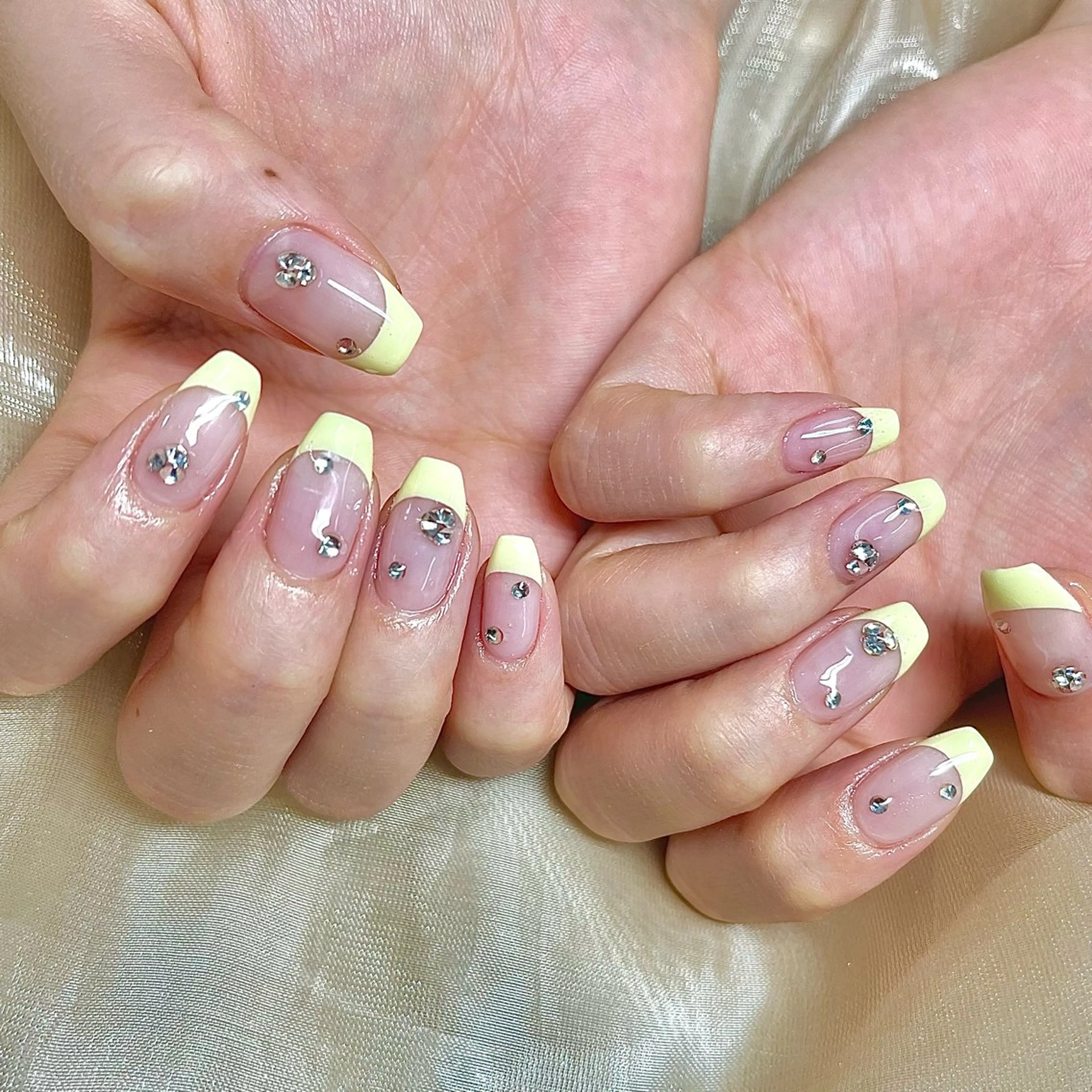 ネイル フレンチネイル ストーンネイル Fairy Nailのネイルデザイン