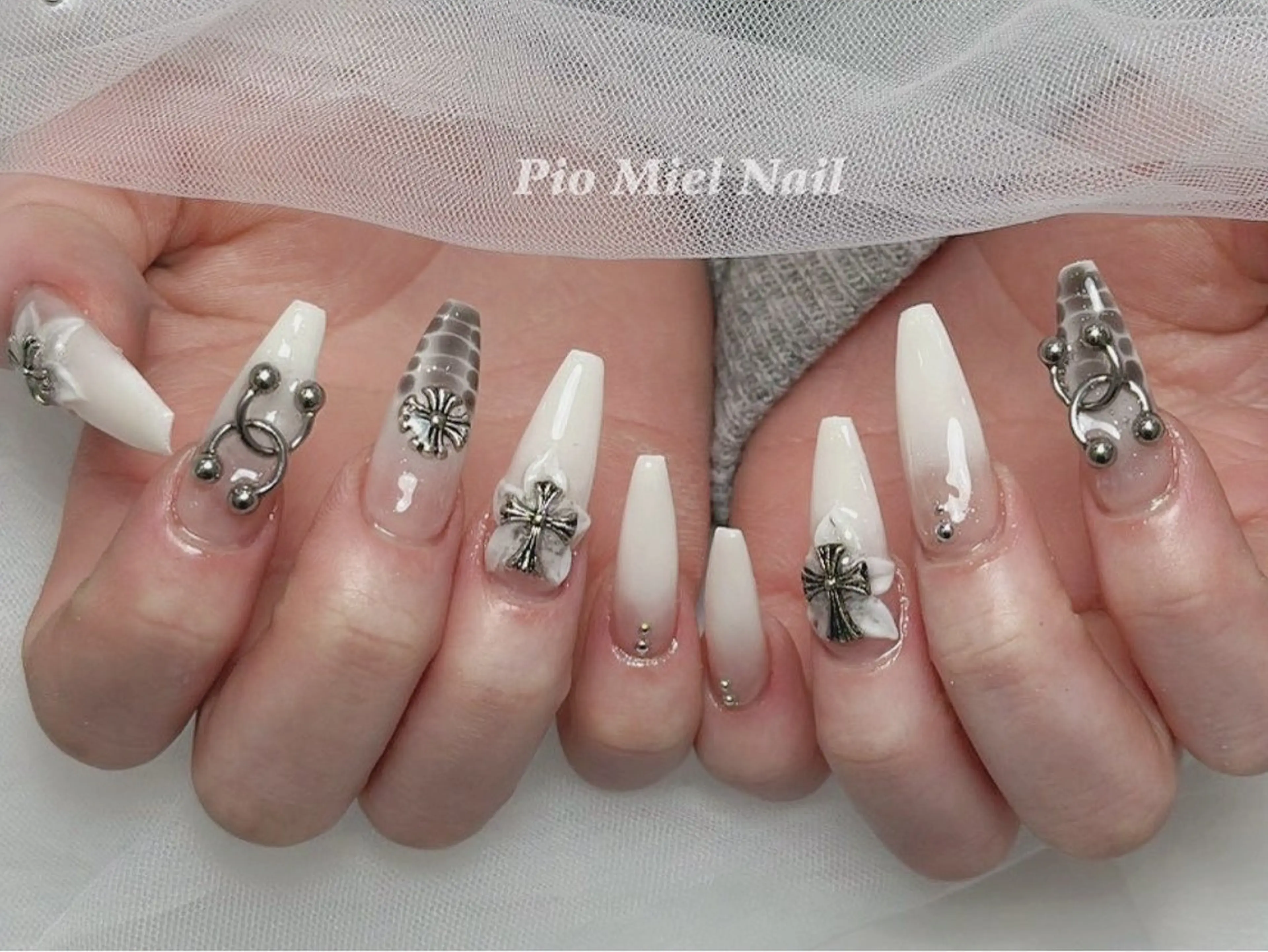 ネイル ハンドネイル HANA 長さだしのネイルデザイン