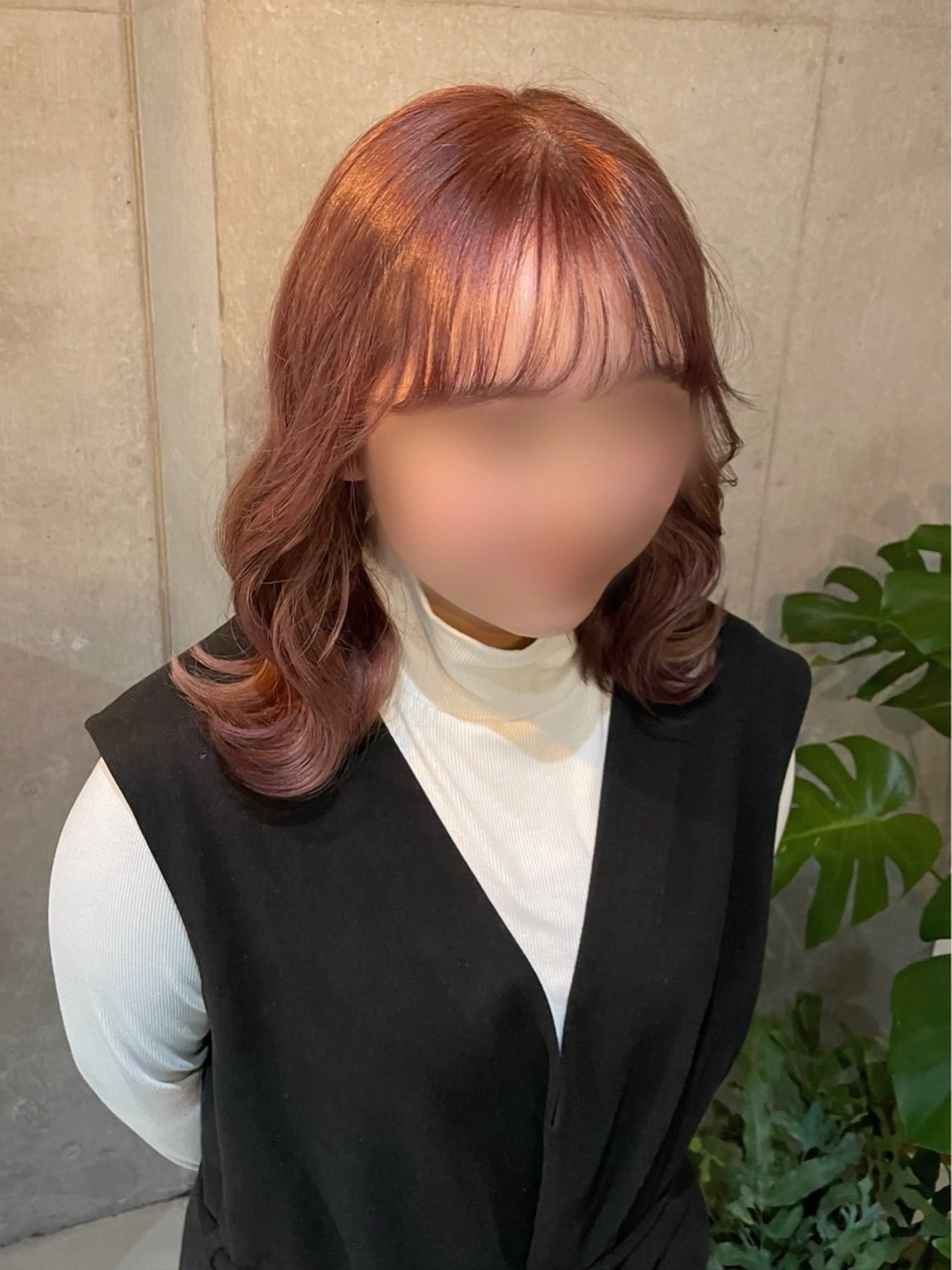 ミディアム カラー ベージュカラー ブリーチ ハイトーンカラー ピンクカラー ピンクベージュ 韓国リアルハッシュ レイヤーカットのヘアスタイル