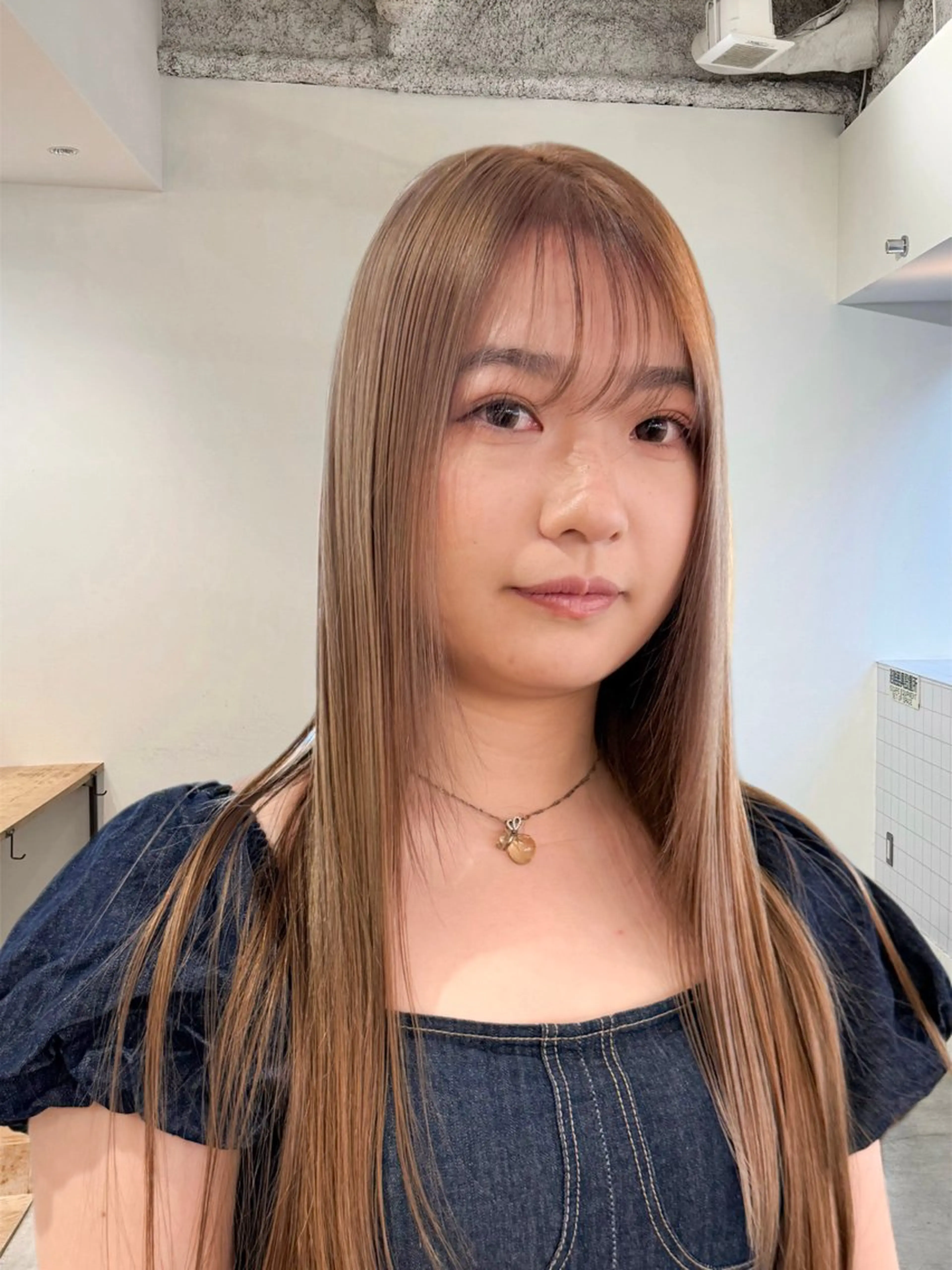 ロング カラー maruquee de mashu所属・モモコ/ブリーチ/ ミルクティカラーのヘアスタイル