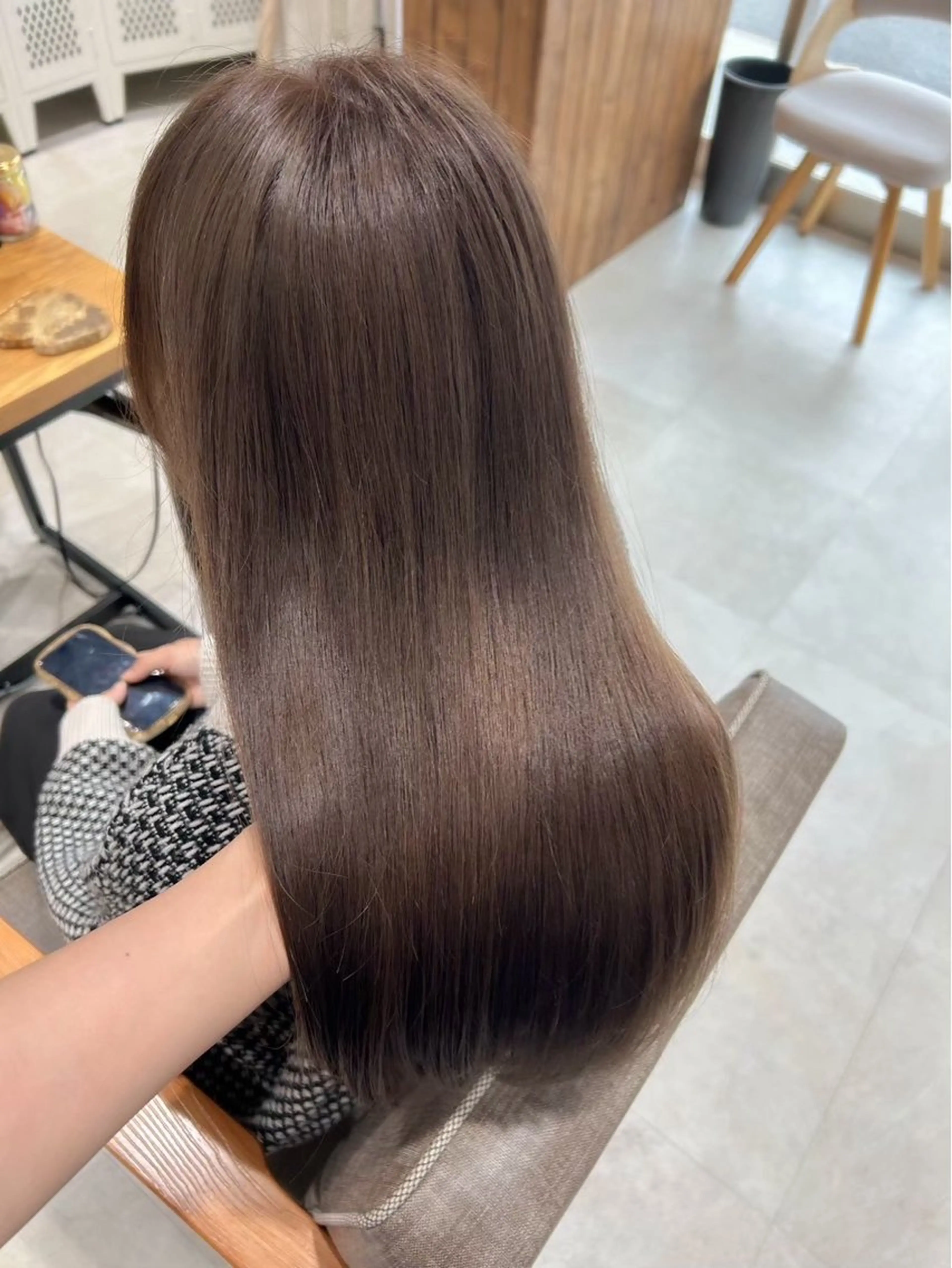 ロング カラー 赤みゼロ 🤎柔ベージュのヘアスタイル