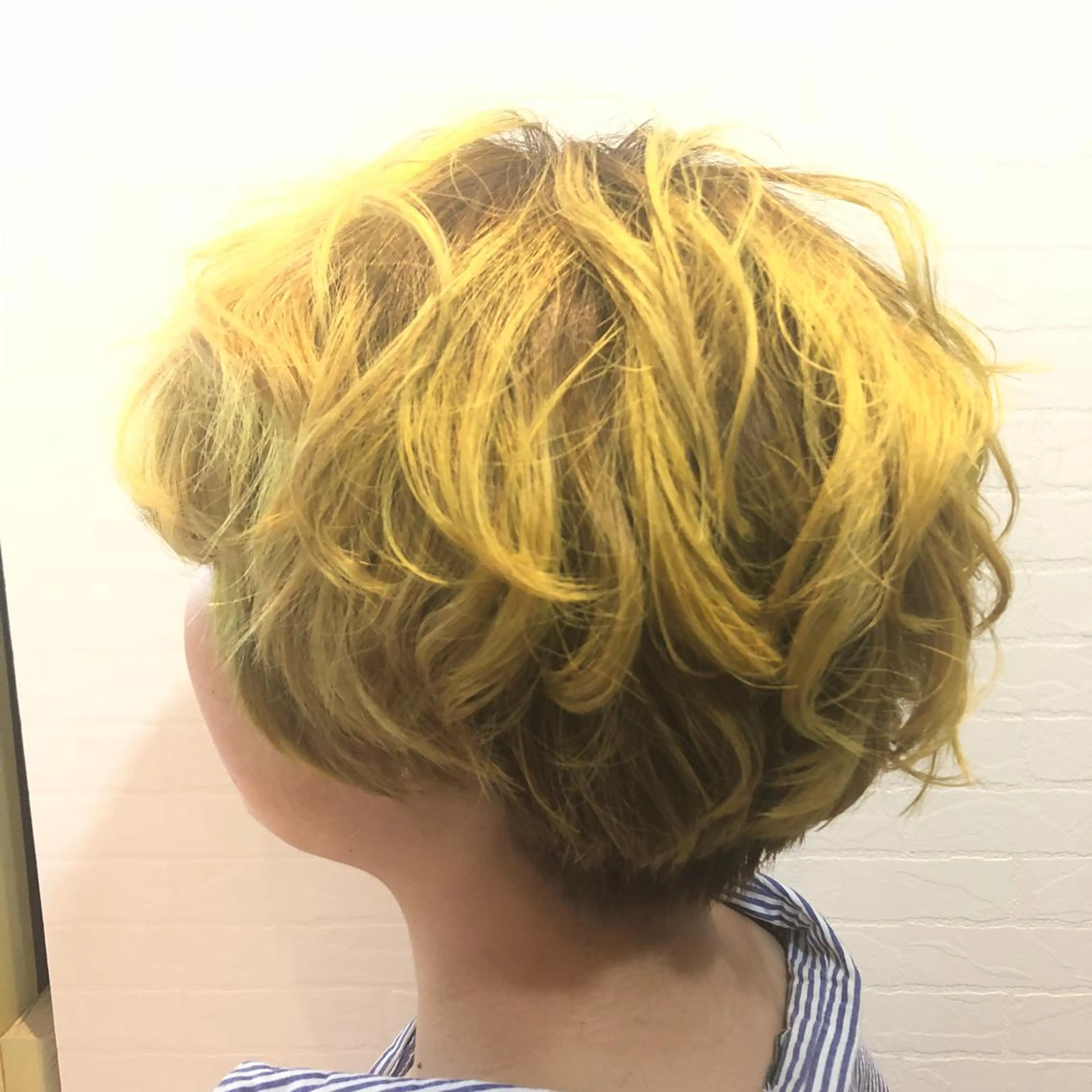 ショート カラー イエローカラー ヘアカラー トリートメント GROSS所属・正木 彩音のヘアスタイル