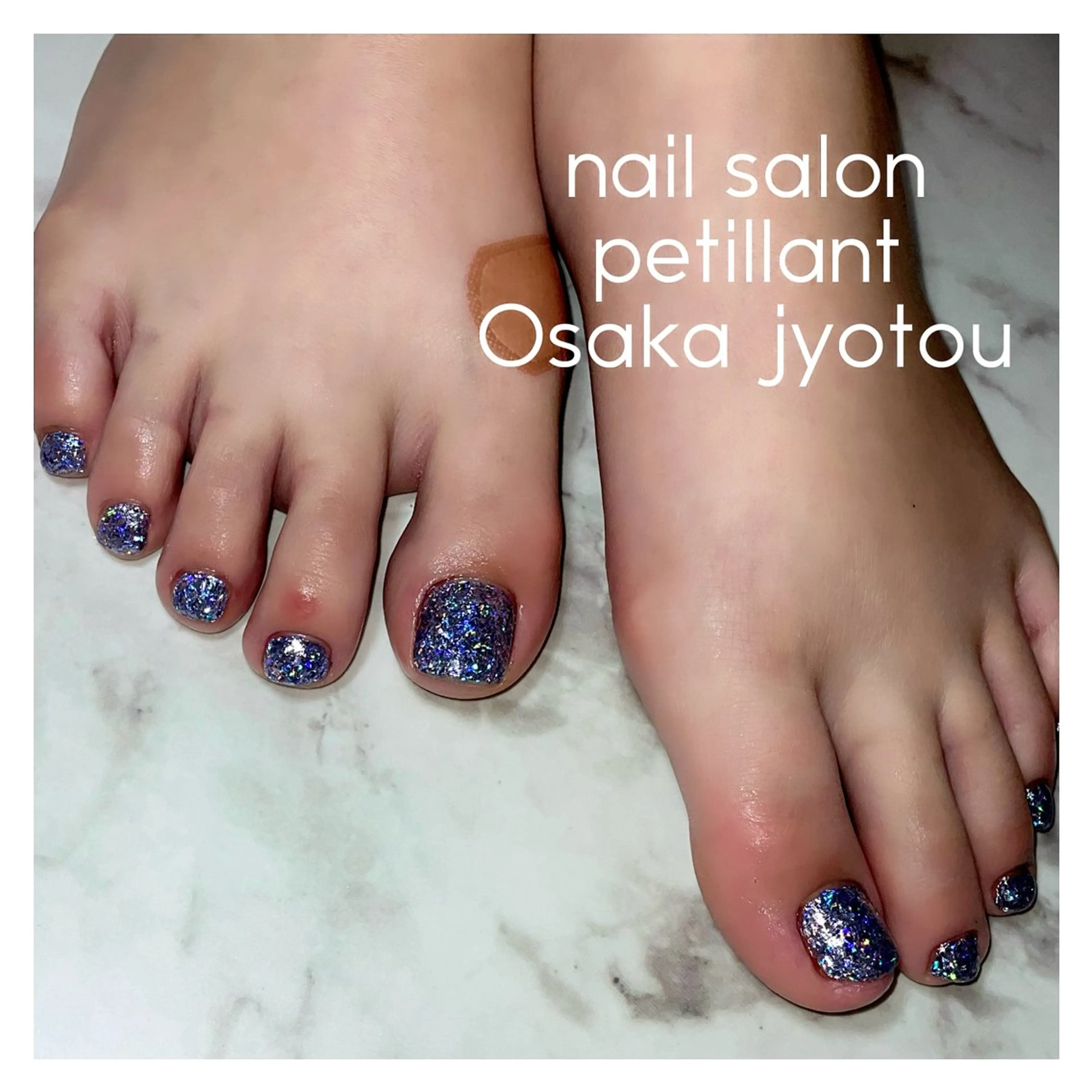 ネイル アートネイル フラッシュネイル フットネイル ラメ(グリッター) 冬ネイル petillant所属・nail salon petillantのネイルデザイン