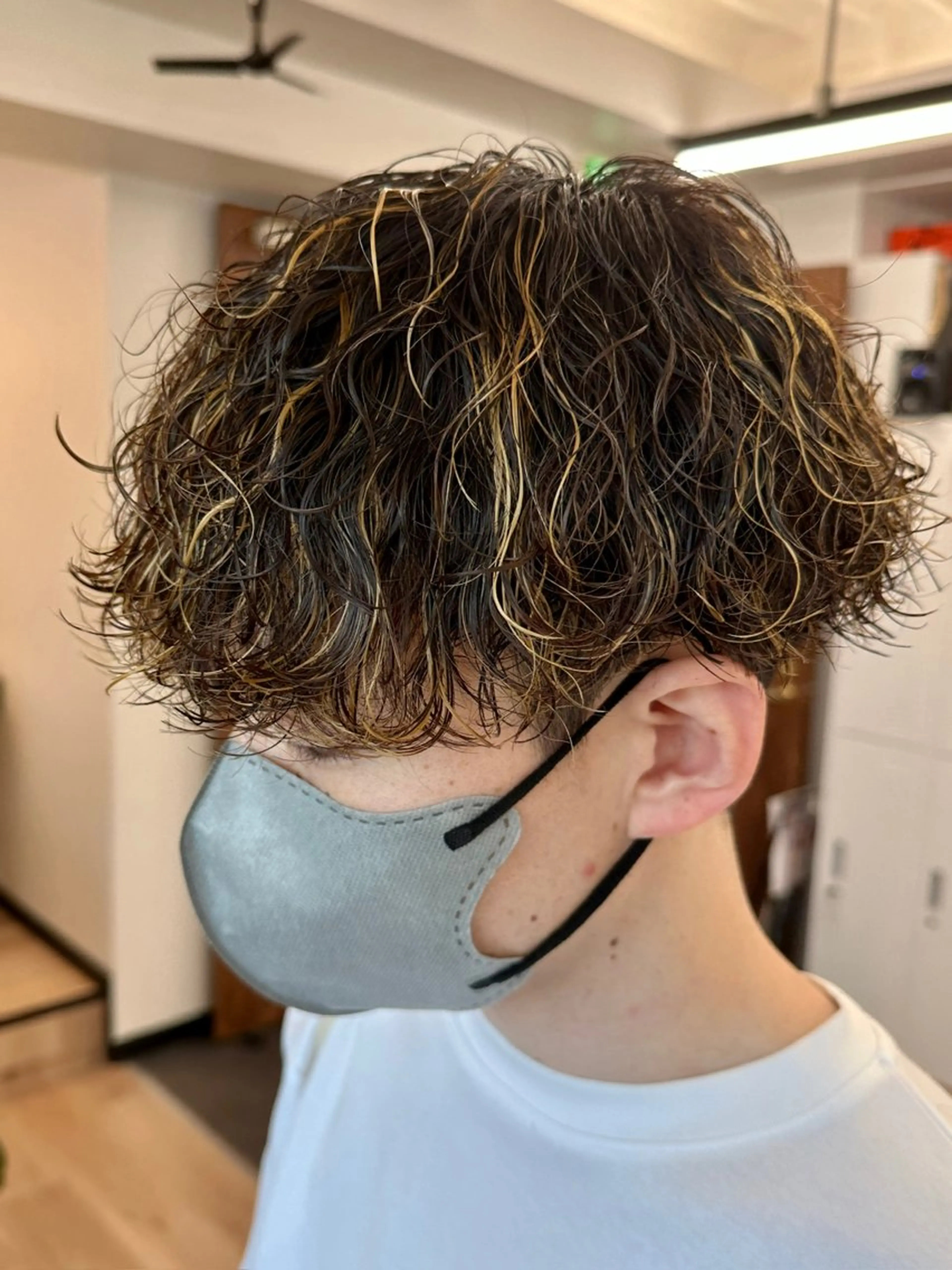 🚨メンズ限定🚨🌱波巻きスパイラルパーマ➕ハイライト➕カット🌱⚠️詳細のご確認よろしくお願いいたします⚠️の写真