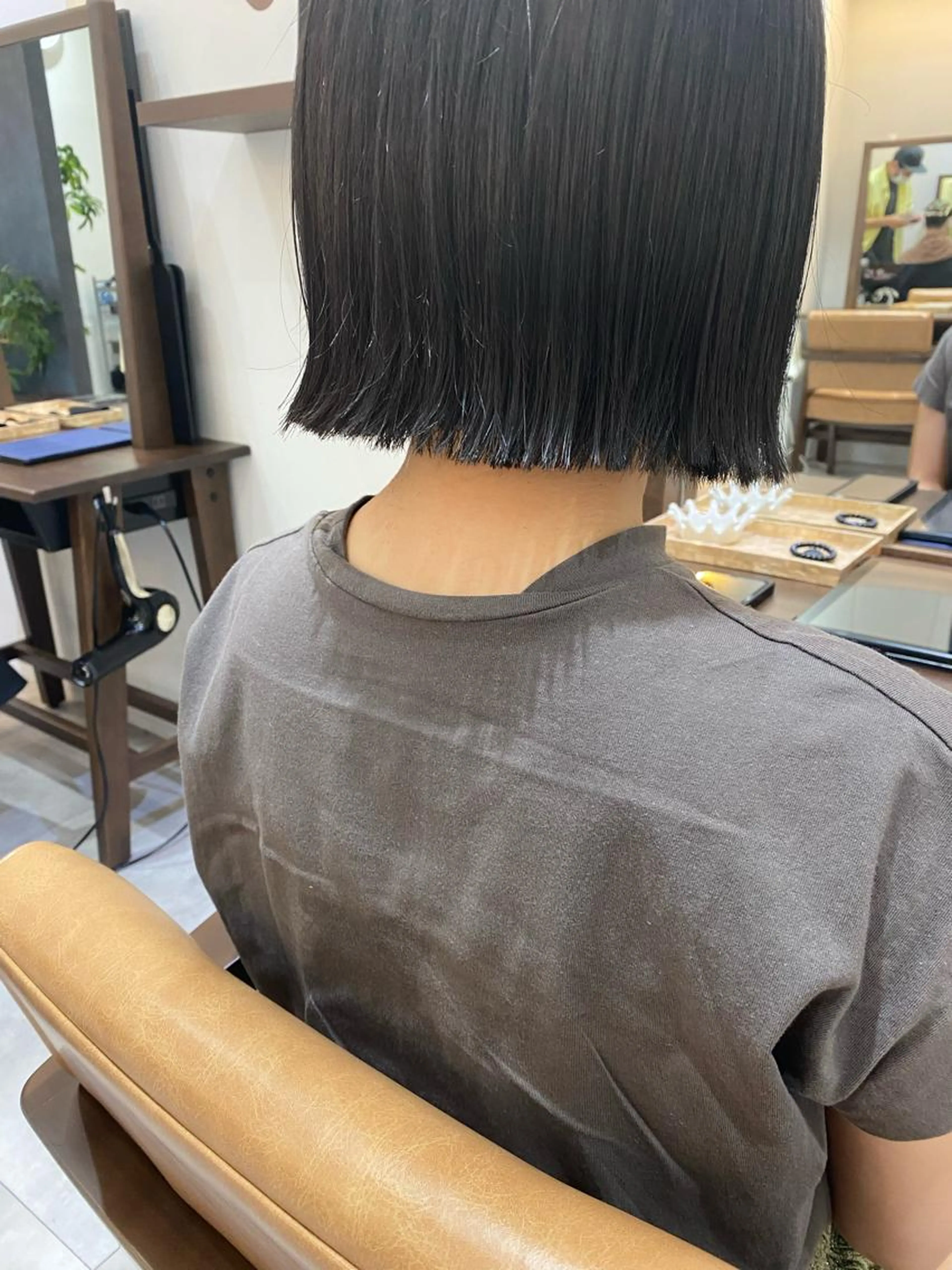 シャンプーカット&眉カット（ブロー、コテ巻きやアイロンでのスタイリング込み）の写真