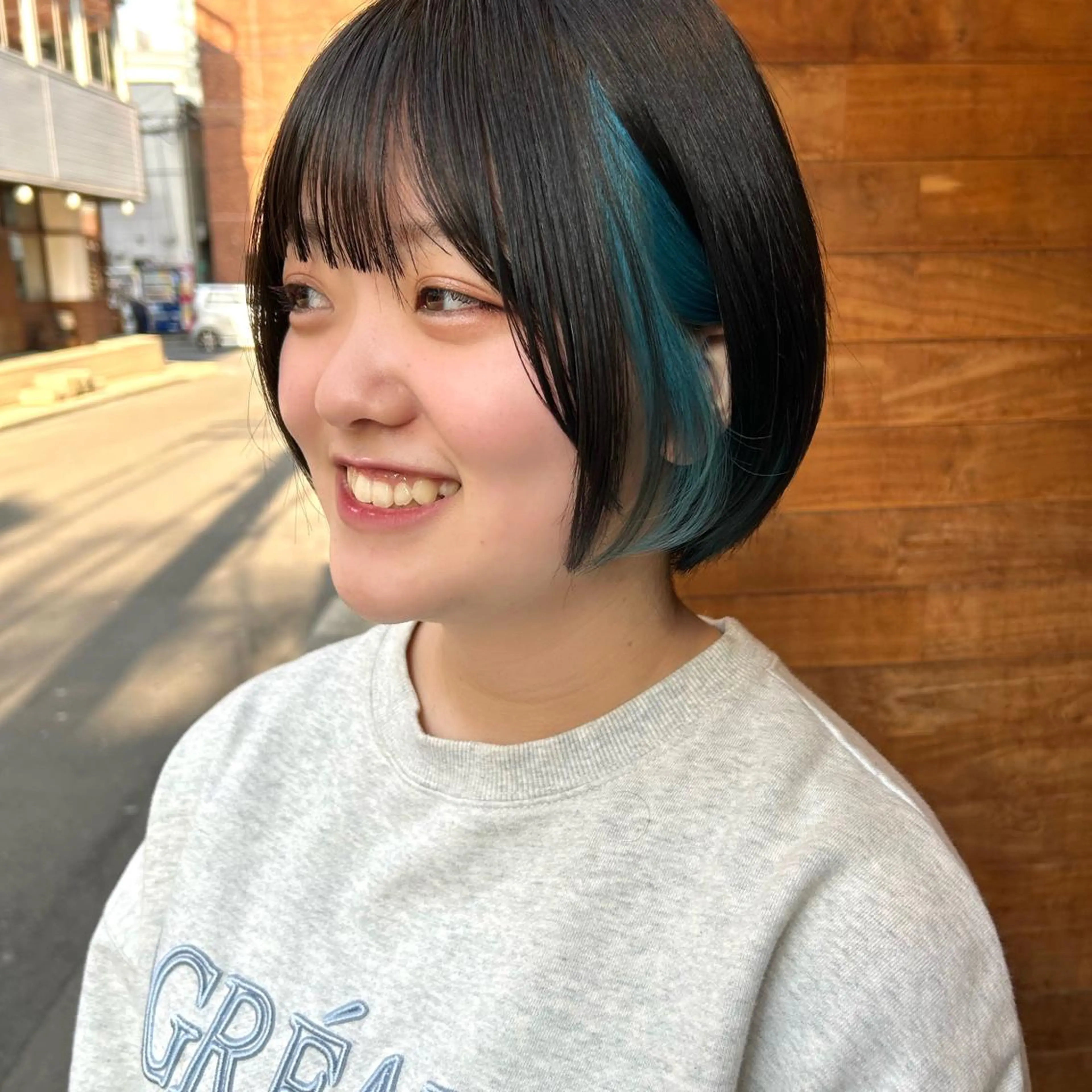 ショート カラー ブリーチ ブルーカラー インナーカラー レイヤーボブ Asukaのヘアスタイル