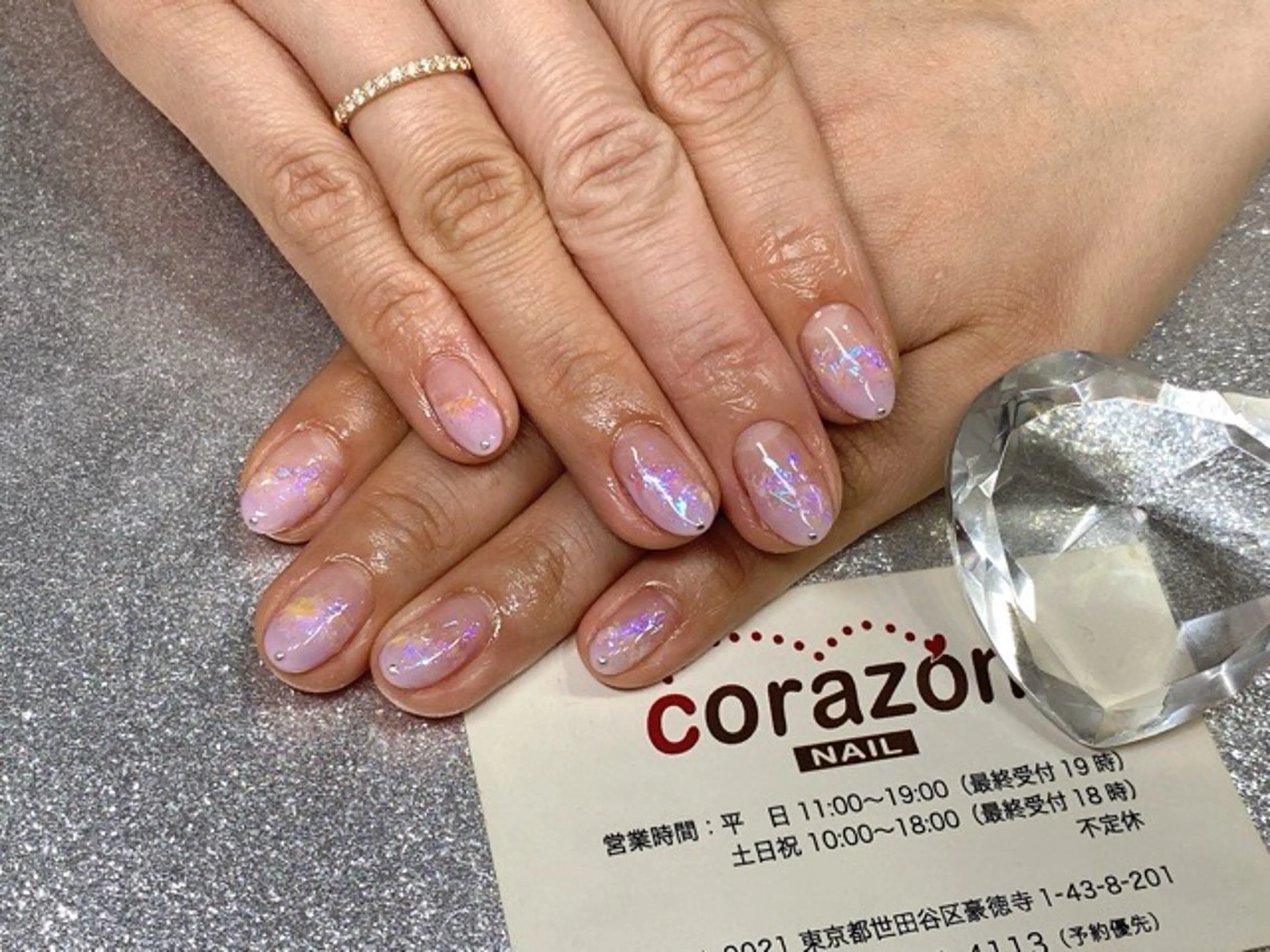 ネイル クリアネイル ホログラムネイル キラキラネイル 大理石ネイル(マーブル) ホワイト corazon所属・ネイリスト aicoのネイルデザイン