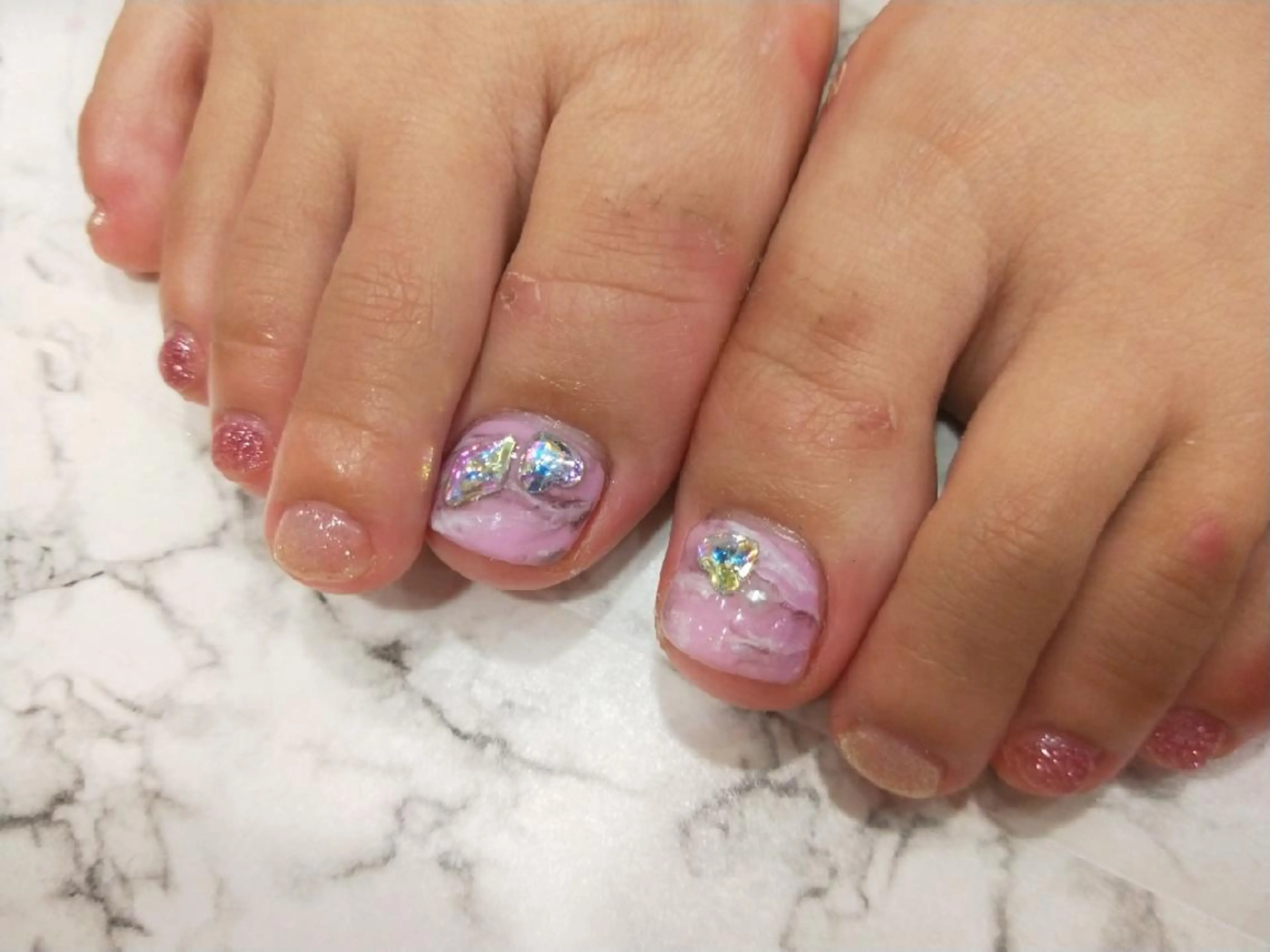 ネイル フットネイル R'well所属・はばすみれ🎀ﾈｲﾙ 光ﾌｪｲｼｬﾙ ﾍｱのネイルデザイン