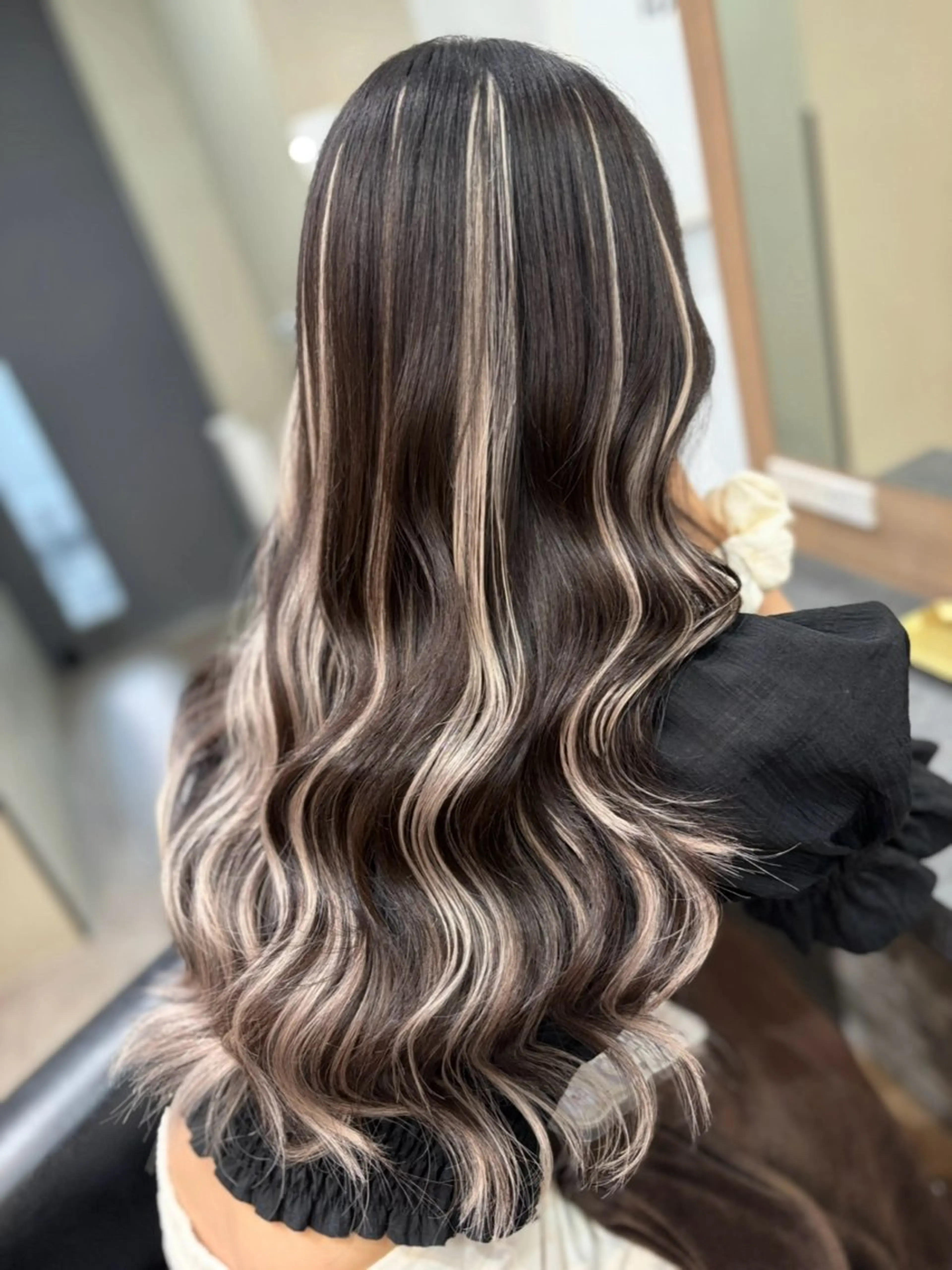 ロング カラー アッシュ アッシュブラック 黒髪 ブリーチ ハイライトカラー ヘアカラー エクステ 横浜/エクステ特化× 艶カラー/あいかのヘアスタイル