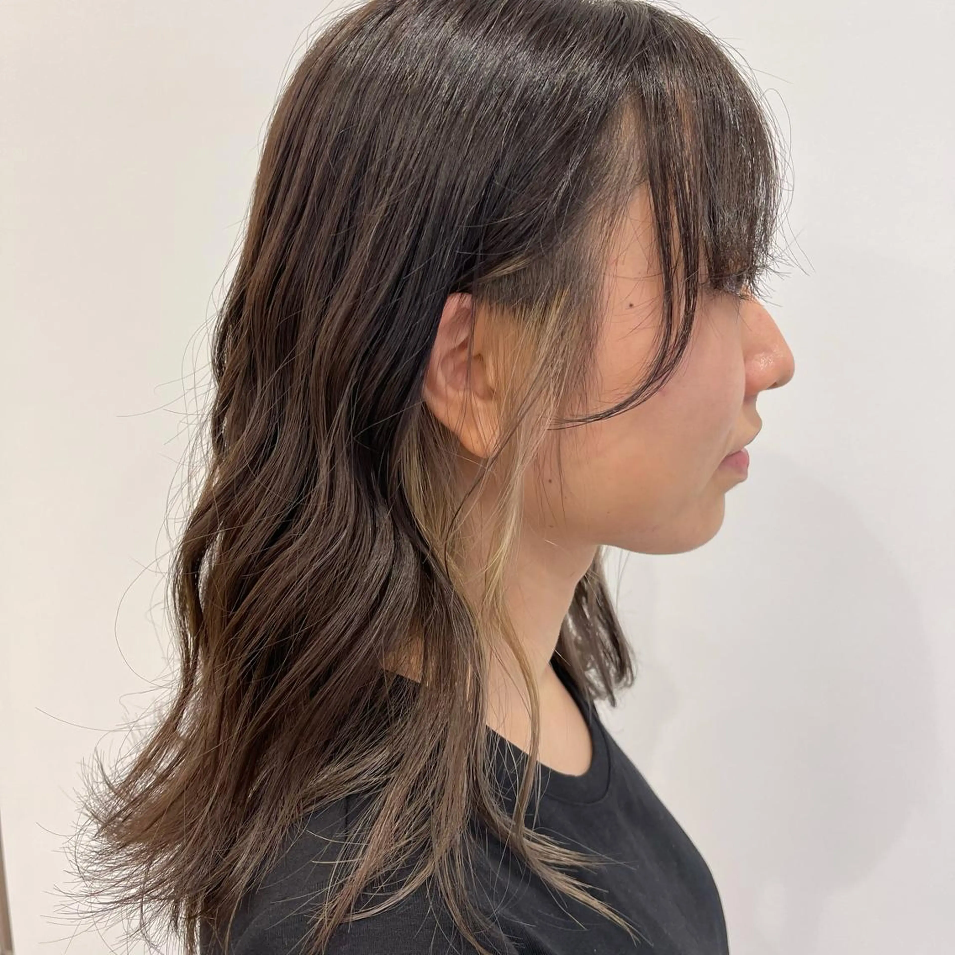 セミロング カラー ブリーチ イヤリングカラー ハイトーンカラー 📍葛西りんたろう/ ENVのヘアスタイル