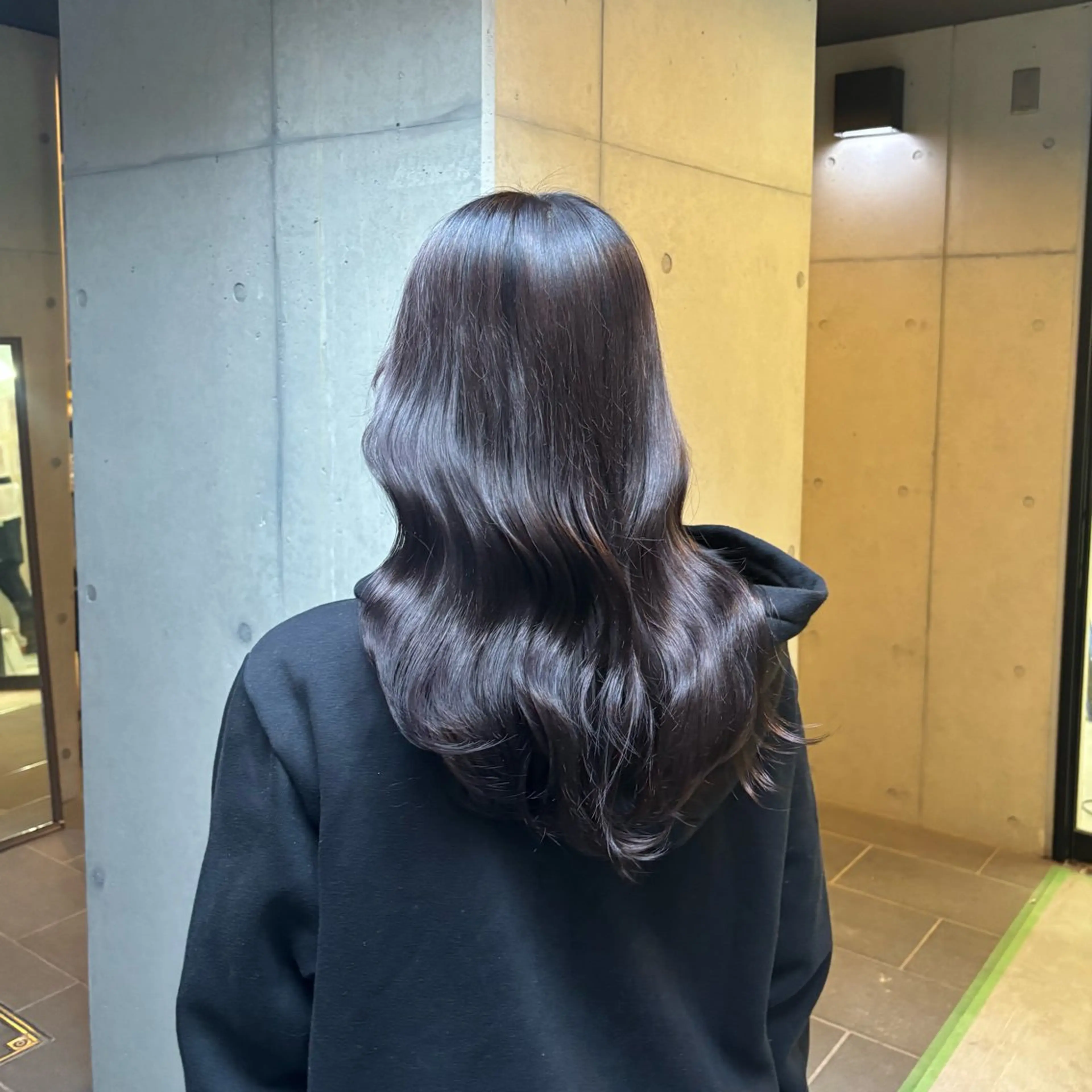 ロング カラー ブリーチ ブラウンカラー パープルカラー パープルブラウン ヘアカラー トリートメント 〖❁田尻千尋| LEONID❁〗のヘアスタイル