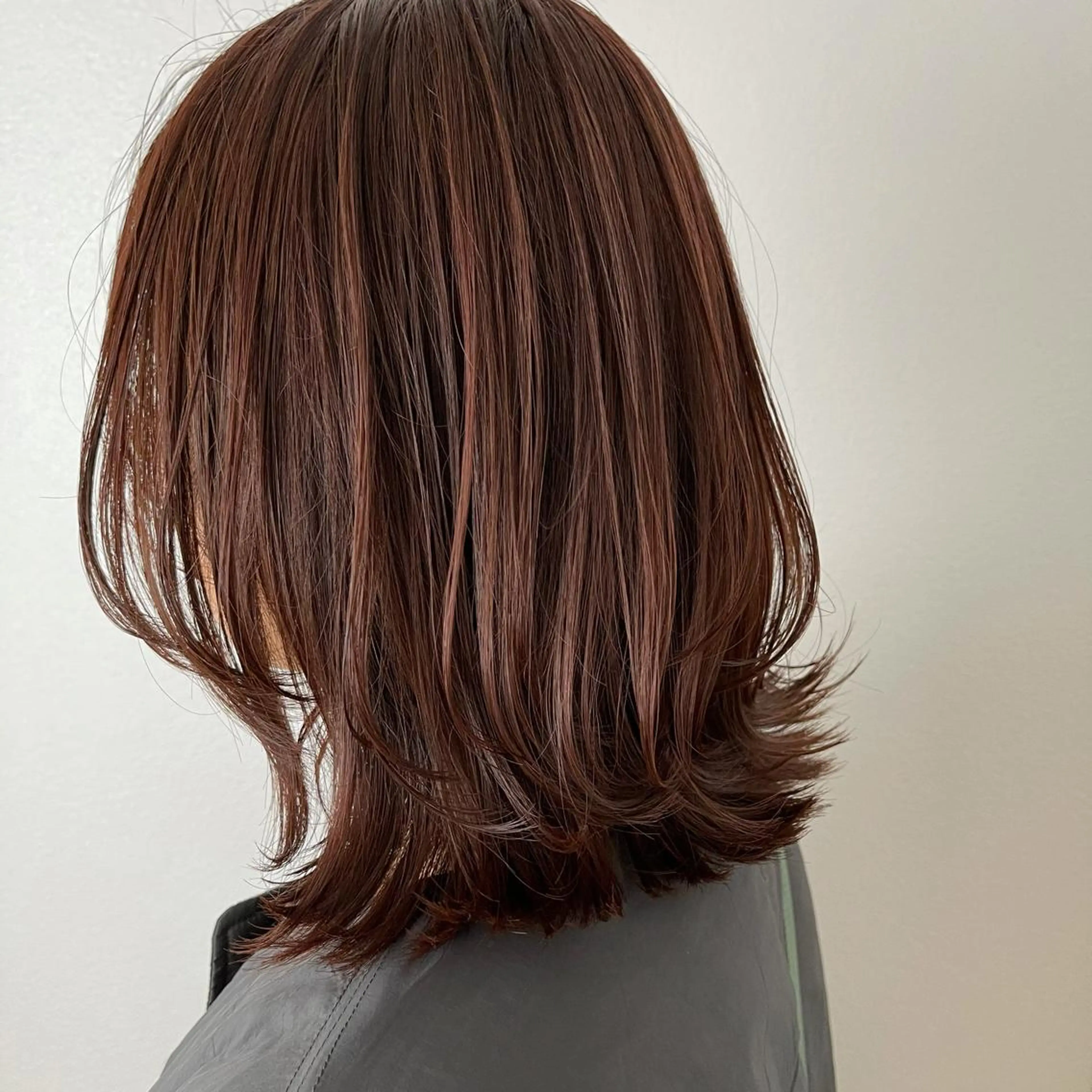 ミディアム カラー KNOWHOW京都所属・トレンド/顔まわり/ レイヤー/グレージュのヘアスタイル